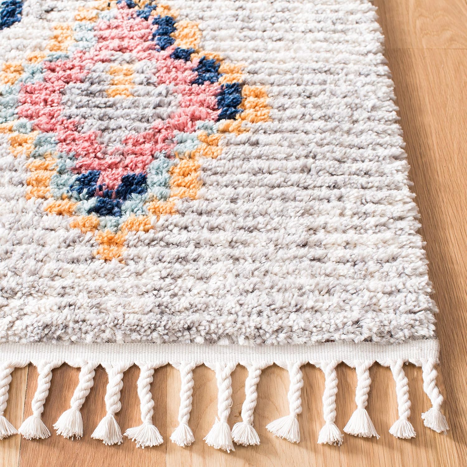 SAFAVIEH Morocco Collection – Alfombra decorativa de 4 x 6 pies, color marfil y multicolor, diseño tribal bohemio marroquí, no desprende pelusa y de