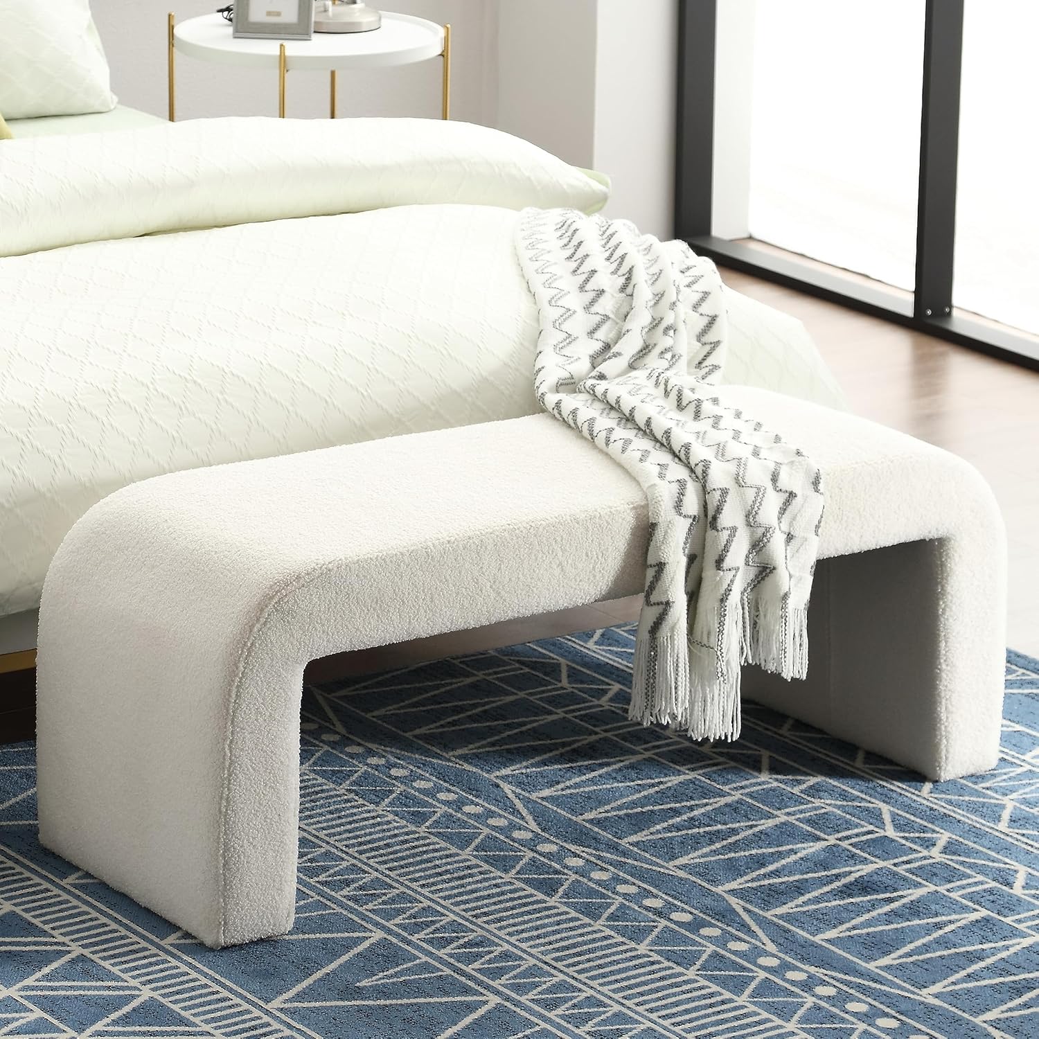 Banco otomano de peluche de 49.5 pulgadas, moderno y mullido, tapizado de tela sherpa, taburete para dormitorio, sala de estar, entrada, color blanco