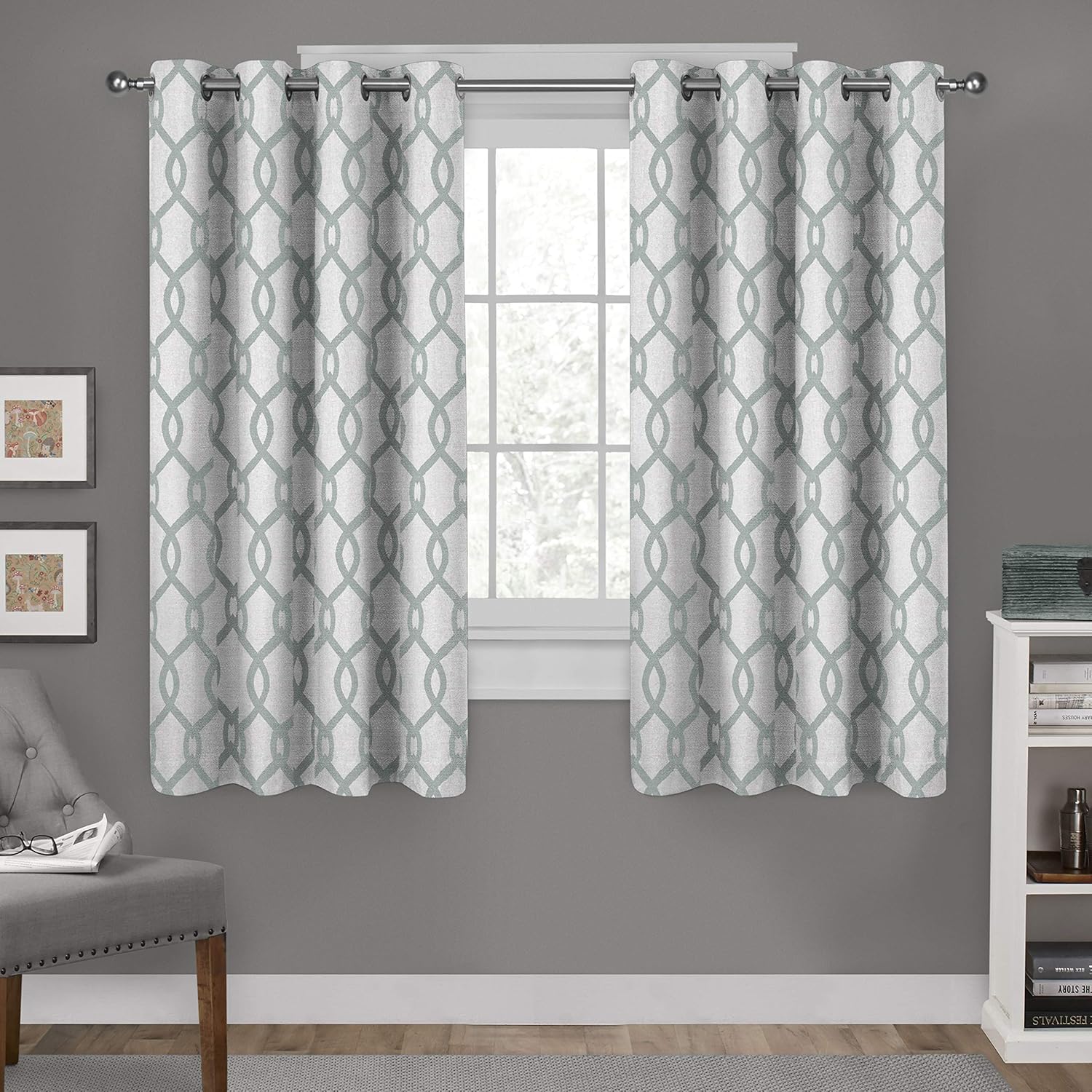 Exclusivas cortinas de hogar Kochi con ojales en la parte superior del panel.