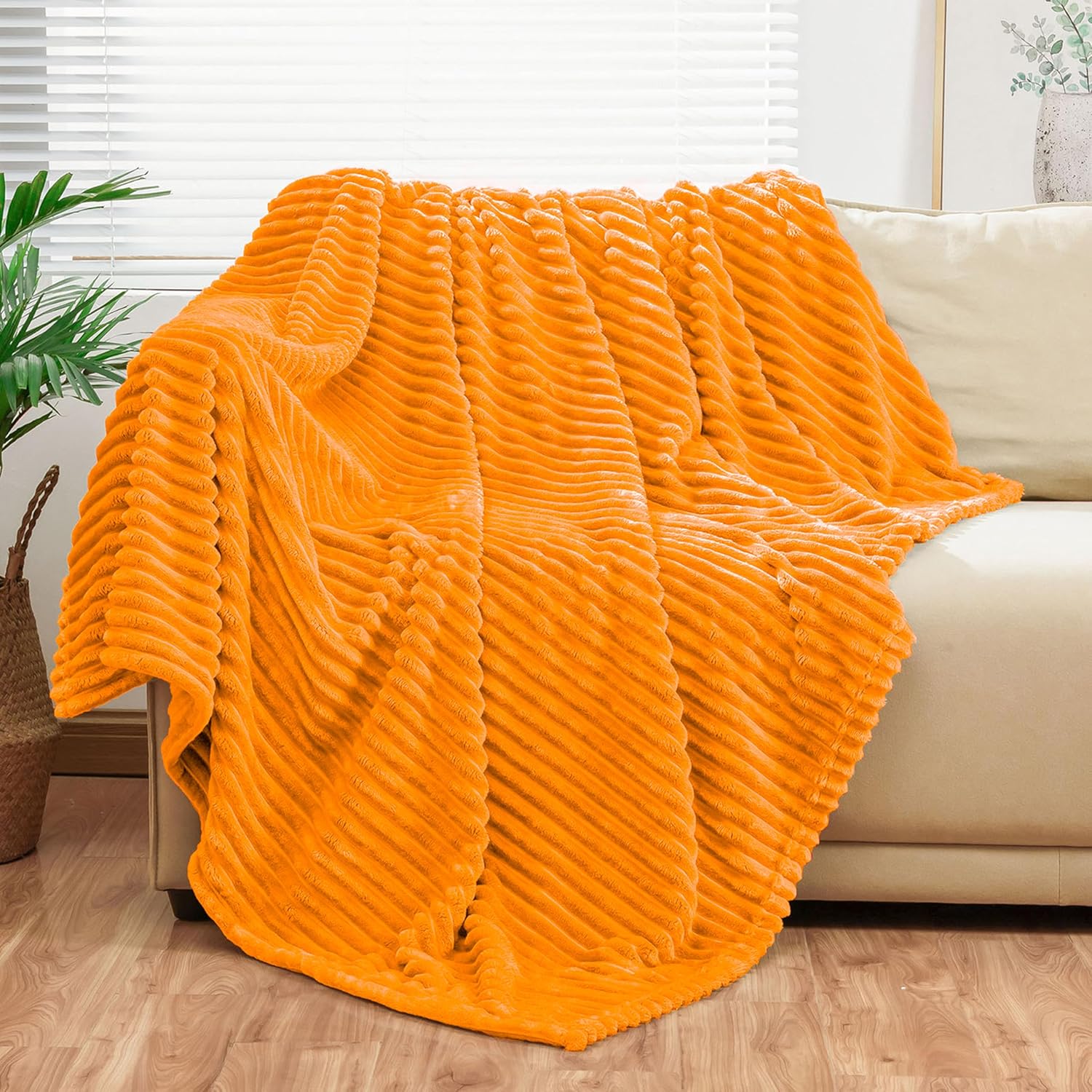 Bnuitland Manta de franela naranja claro con bolsa de almacenamiento, manta de sofá de 300 GSM súper suave con patrón de rayas para adultos y niños,