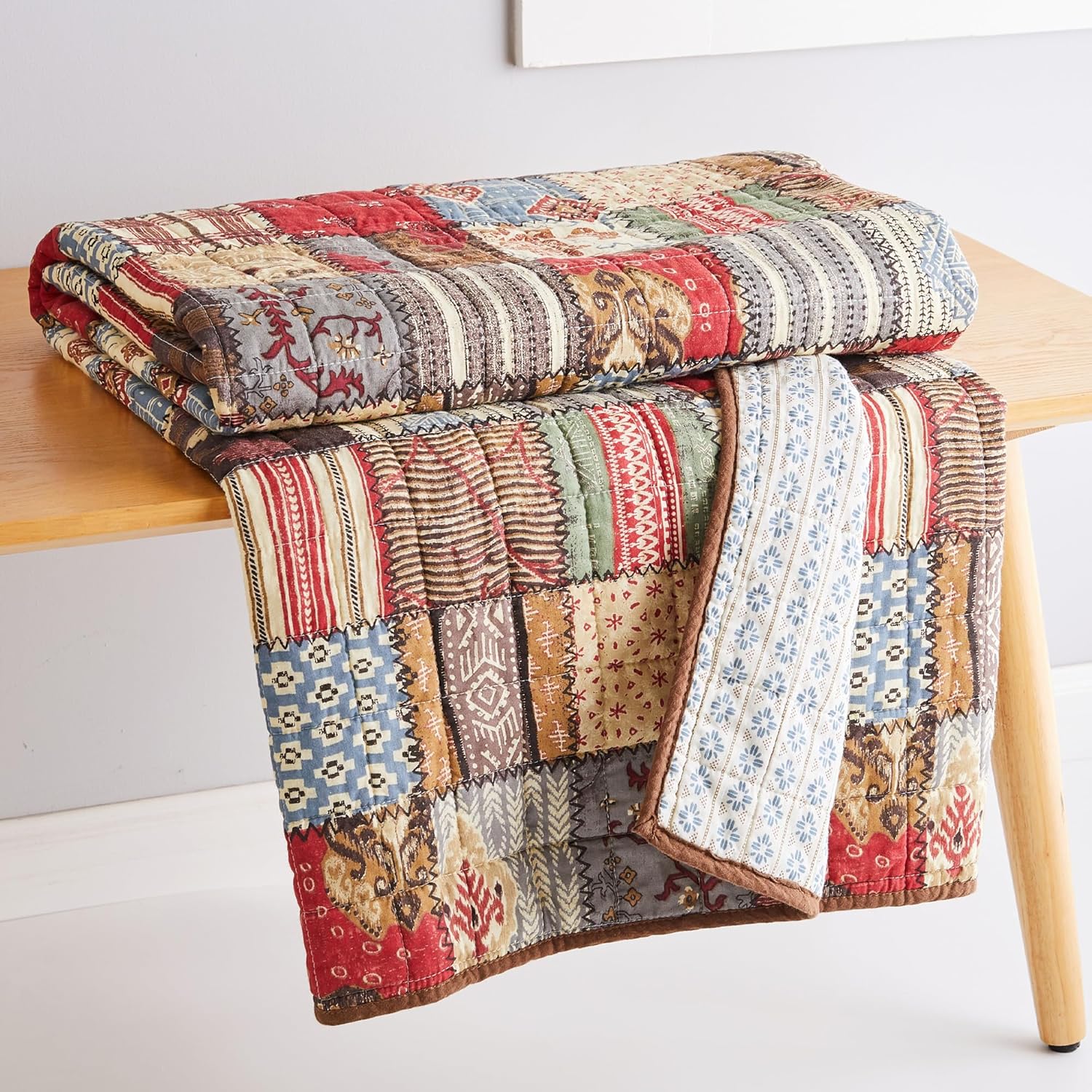 Levtex Home – Ansara – Manta – Patchwork estampado – Borgoña Gris Rojo Taupe Azul Verde Marrón – Tamaño de la manta 50×60 pulgadas – Algodón
