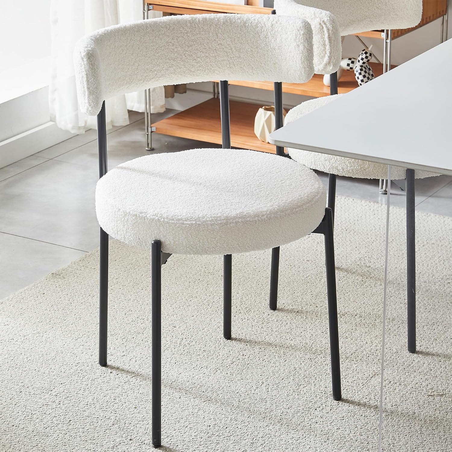 Honyee Sillas de comedor blancas, modernas sillas de comedor juego de 4, sillas de comedor redondas de forro polar de peluche, sillas de comedor con
