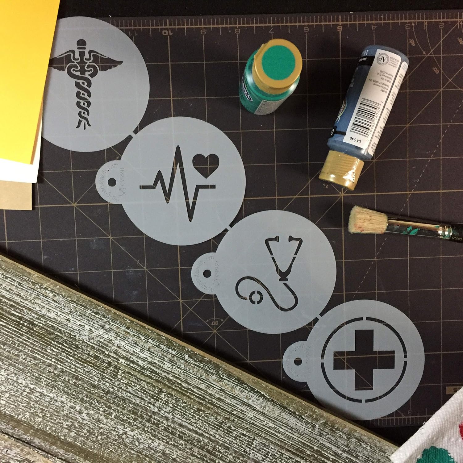 Medical Symbols – Juego de plantillas de galletas C992 de Designer Stencils Beigesemitransparentes, 2.5 x 2.5 pulgadas