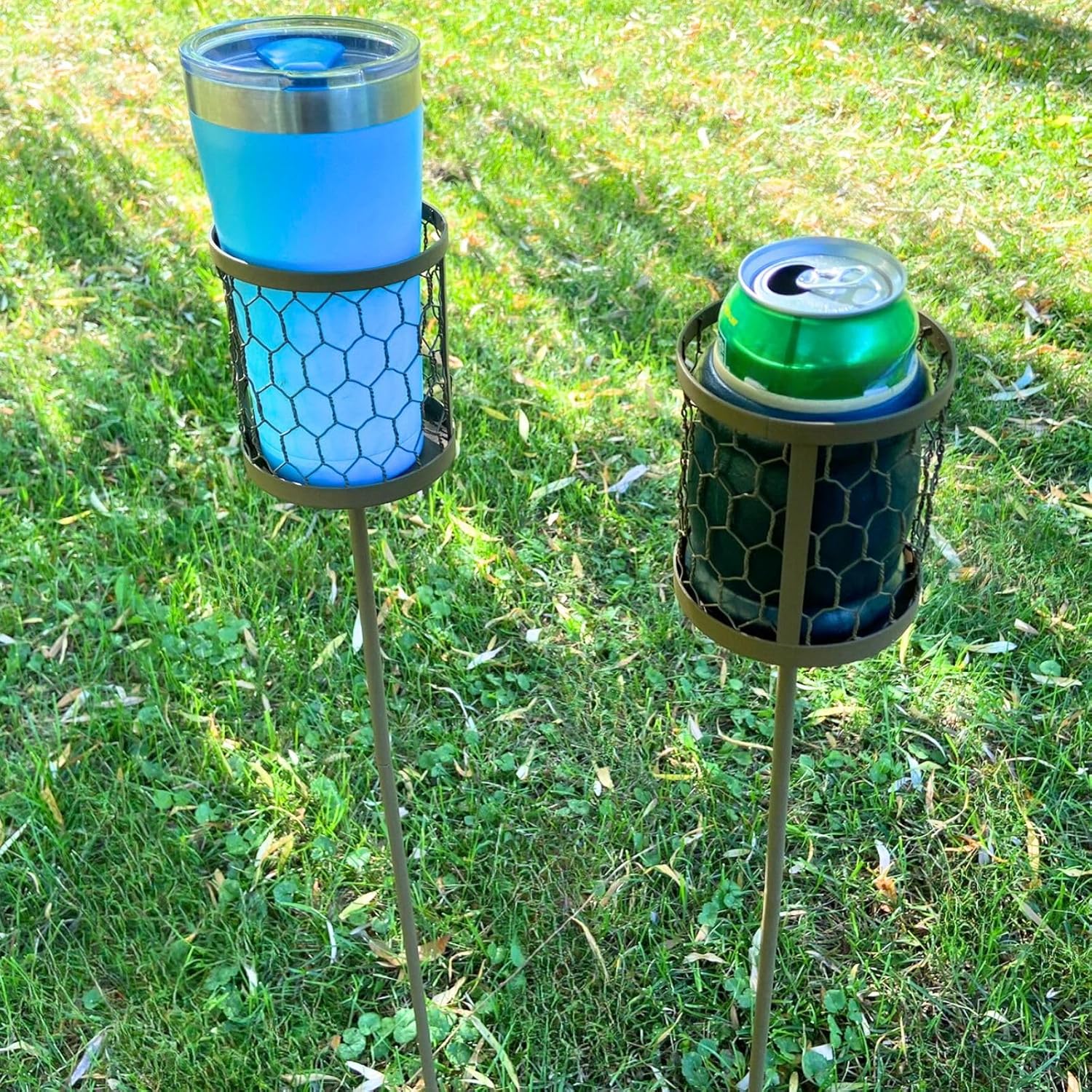 Clovers Garden Estacas de metal marrón para exteriores (juego de 2)  Estacas resistentes para patio y jardín para velas, botellas, macetas  Uso al