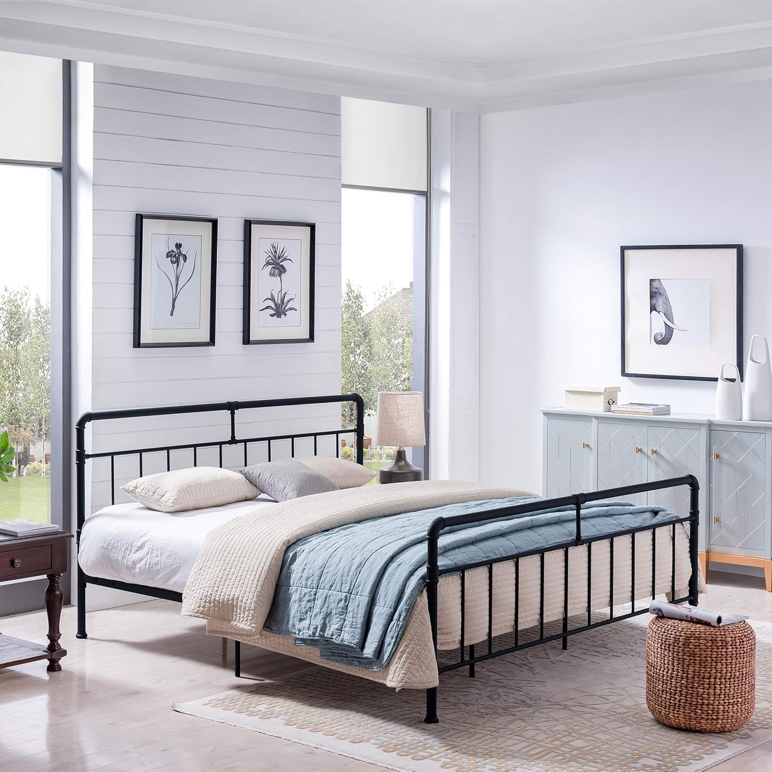 Christopher Knight Home Sally – Marco de cama de hierro tamaño Queen, minimalista, industrial, negro plano