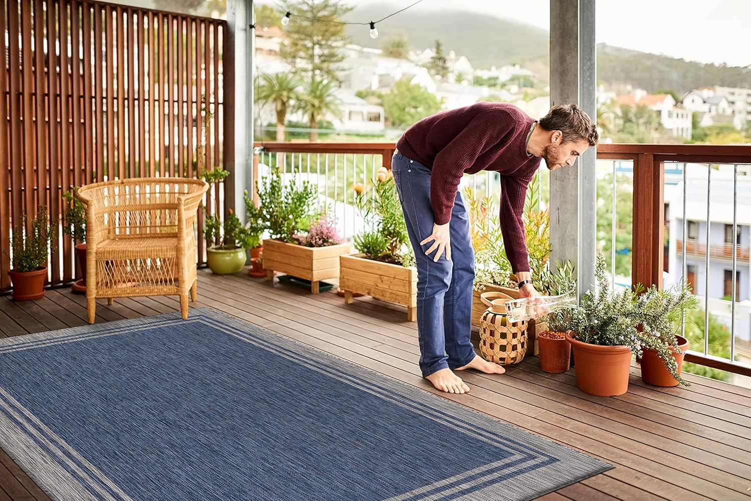 Alfombra lavable para interiores y exteriores, resistente a la intemperie, para porche, terraza, balcón, patio, 10 x 14 pulgadas, borde azul