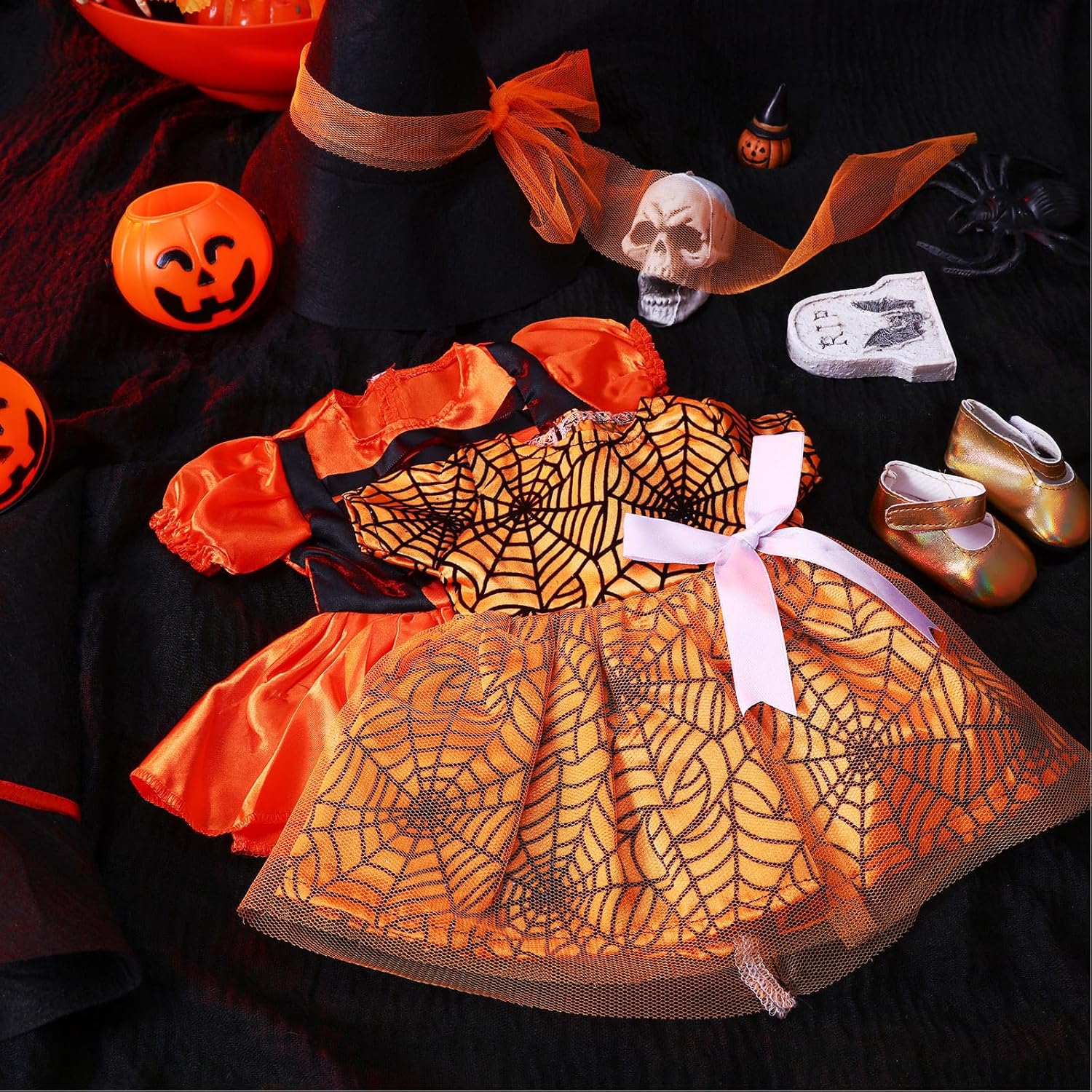 Jenaai 2 juegos de ropa de muñeca de Halloween de 18 pulgadas, disfraz de bruja y calabaza, incluye sombreros de bruja, zapatos, farol, bolsa de