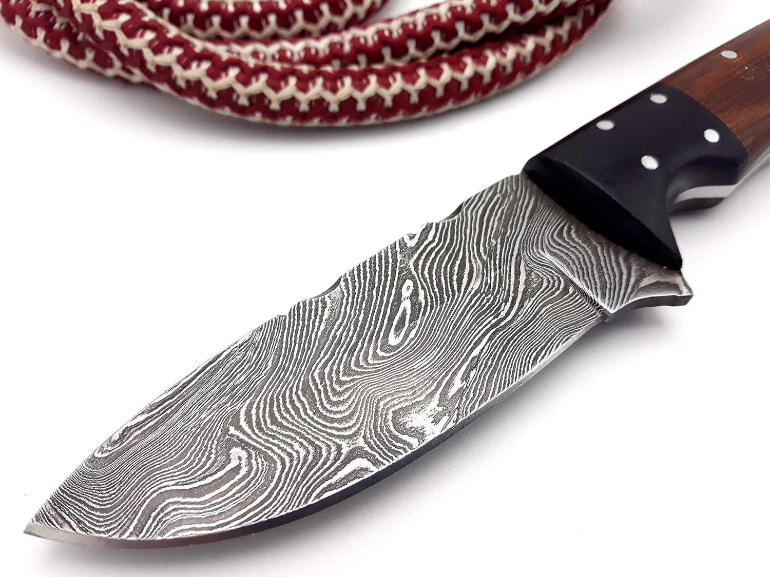 Nooraki SK-62 Cuchillo de caza de Damasco hecho a mano de 8.5 pulgadas, hoja de espiga completa con karité de cuero, ideal para campamento,