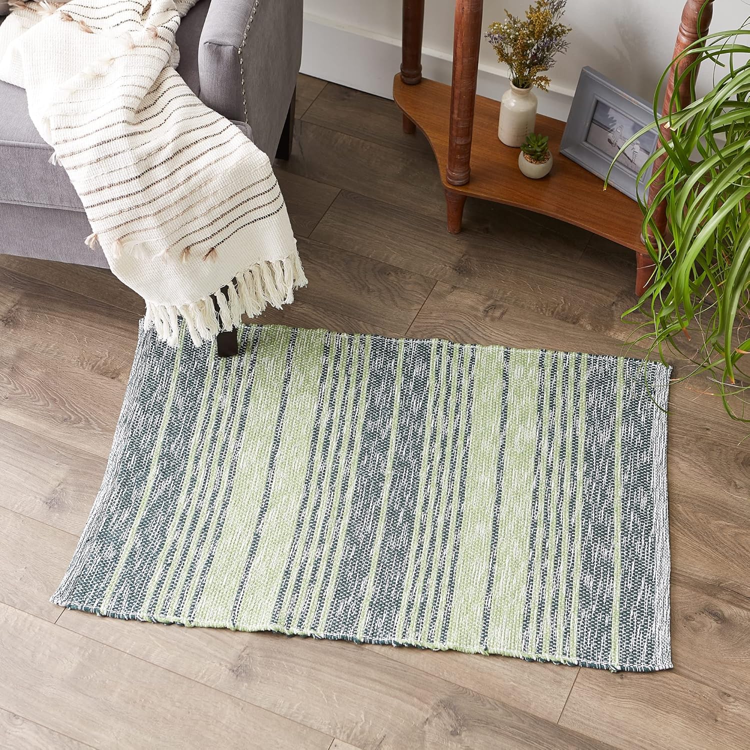 DII Woven Rag Rug Collection – Hilo reciclado a rayas rústicas abigarradas, 2 x 3 pies, color verde cazador