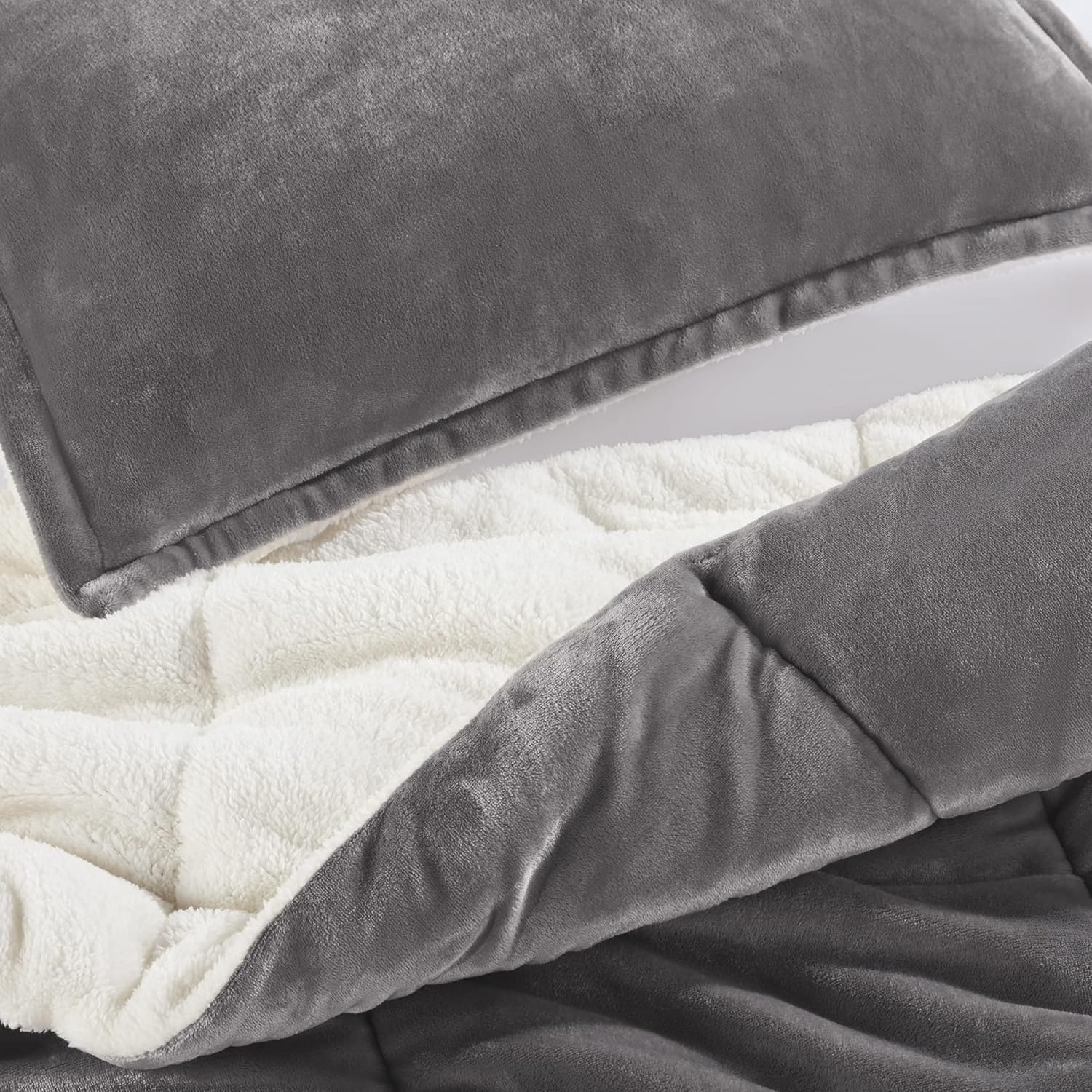Serta Cozy Plush – Juego de edredón reversible hipoalergénico de 3 piezas, tamaño Queen, color gris