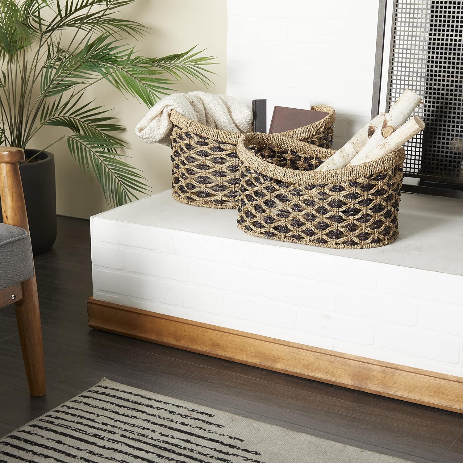 Deco 79 Seagrass – Cesta de almacenamiento hecha a mano de dos tonos con asas, juego de 2 10 pulgadas, 9 pulgadas de alto, color marrón
