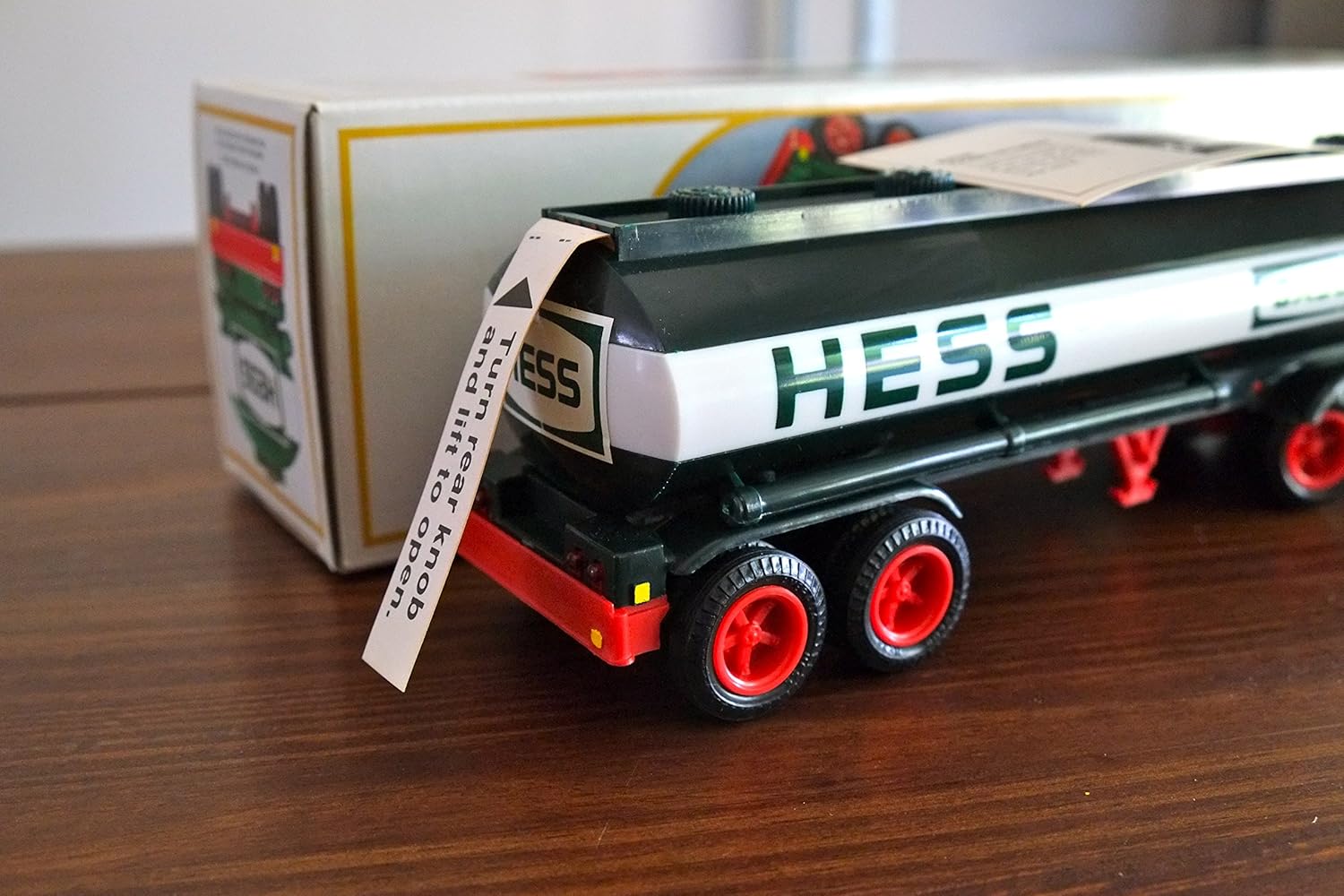Banco de camiones cisterna de aceite Hess 1984