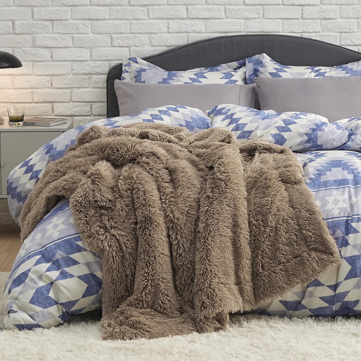 Bedsure – Mantas de piel sintética tamaño Queen color gris pardo, esponjosas y peludas, sherpa suave y grueso, regalo decorativo de teñido anudado,