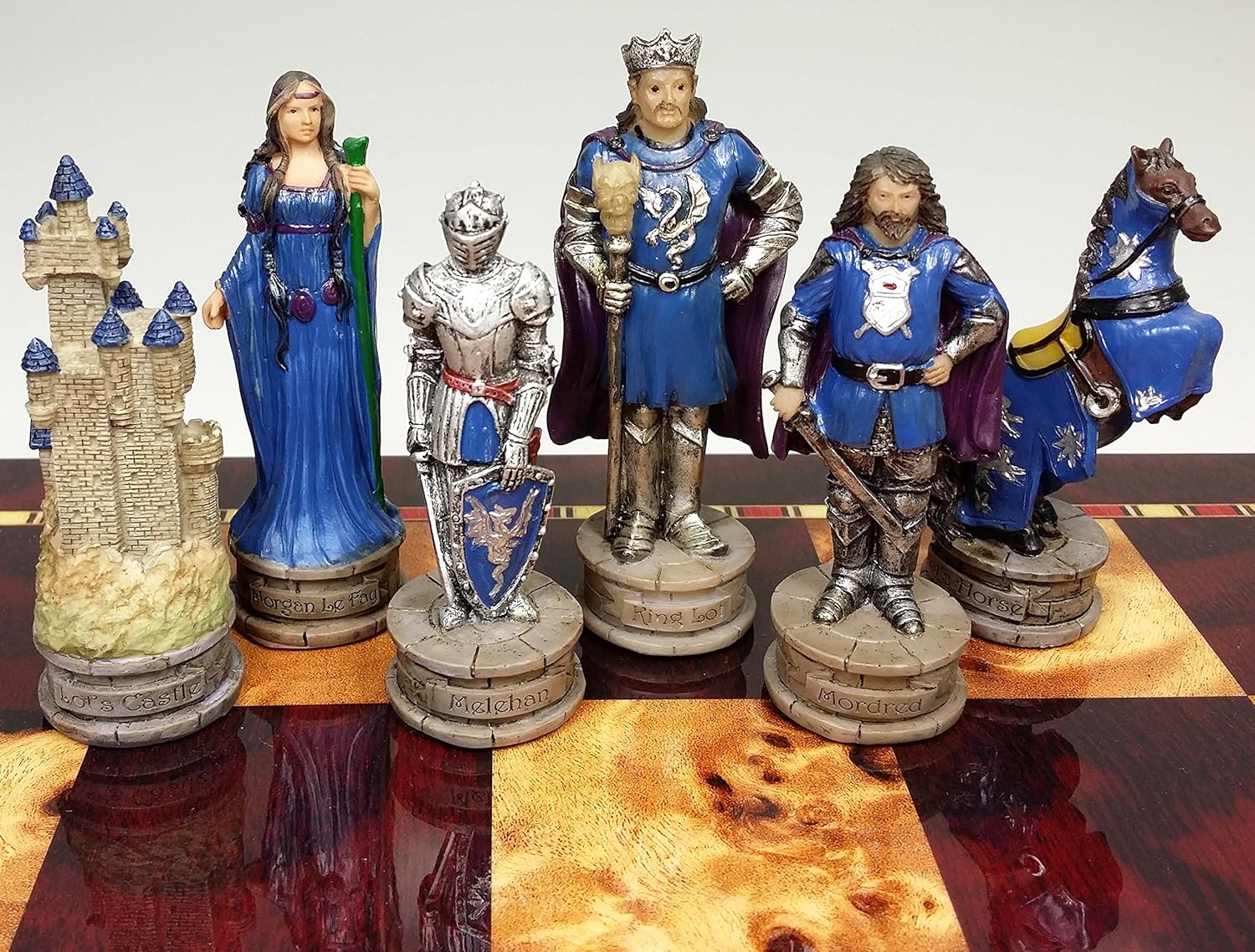 Medieval Times King ArthurSir Lancelot Camelot Knights – Juego de ajedrez con tablero de color cereza brillante de 18 pulgadas y madera de Burlwood
