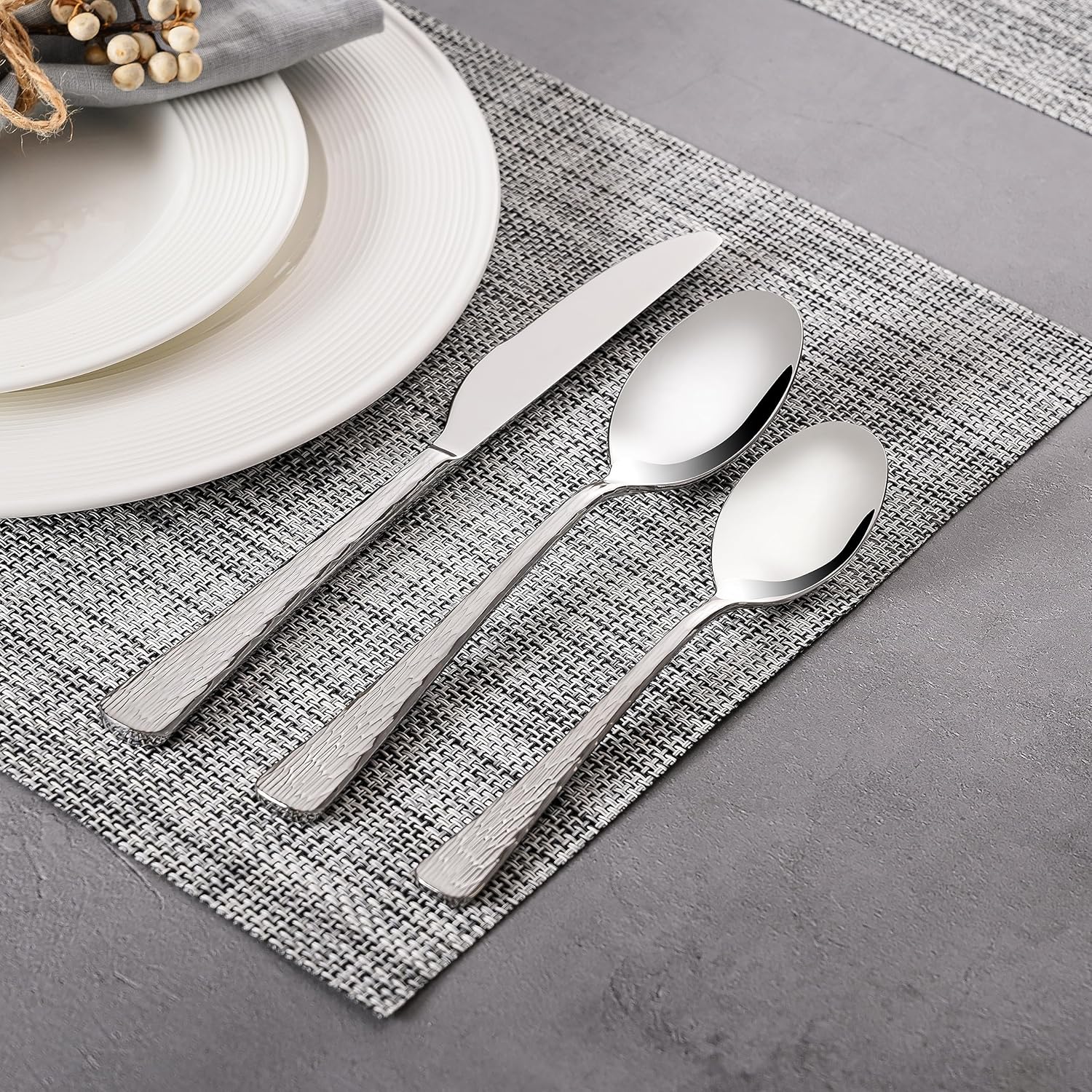 KINGSTONE Juego de 4 cucharas de cena de acero inoxidable 1810, cucharas de metal martillado de 8 pulgadas para el hogar, cocina o restaurante, no