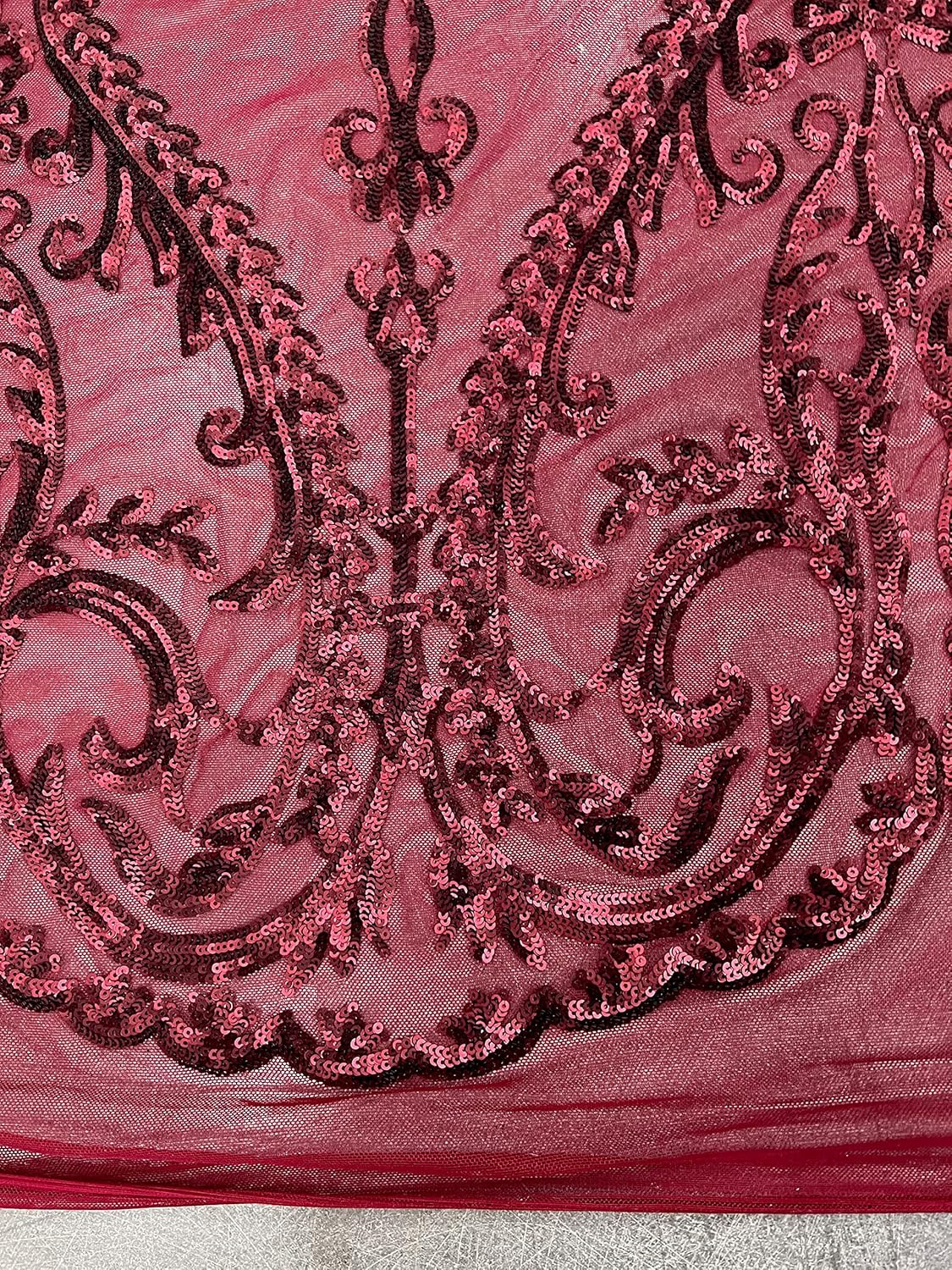Esmeralda – 10102 – Lentejuelas en tela de encaje de malla color borgoña