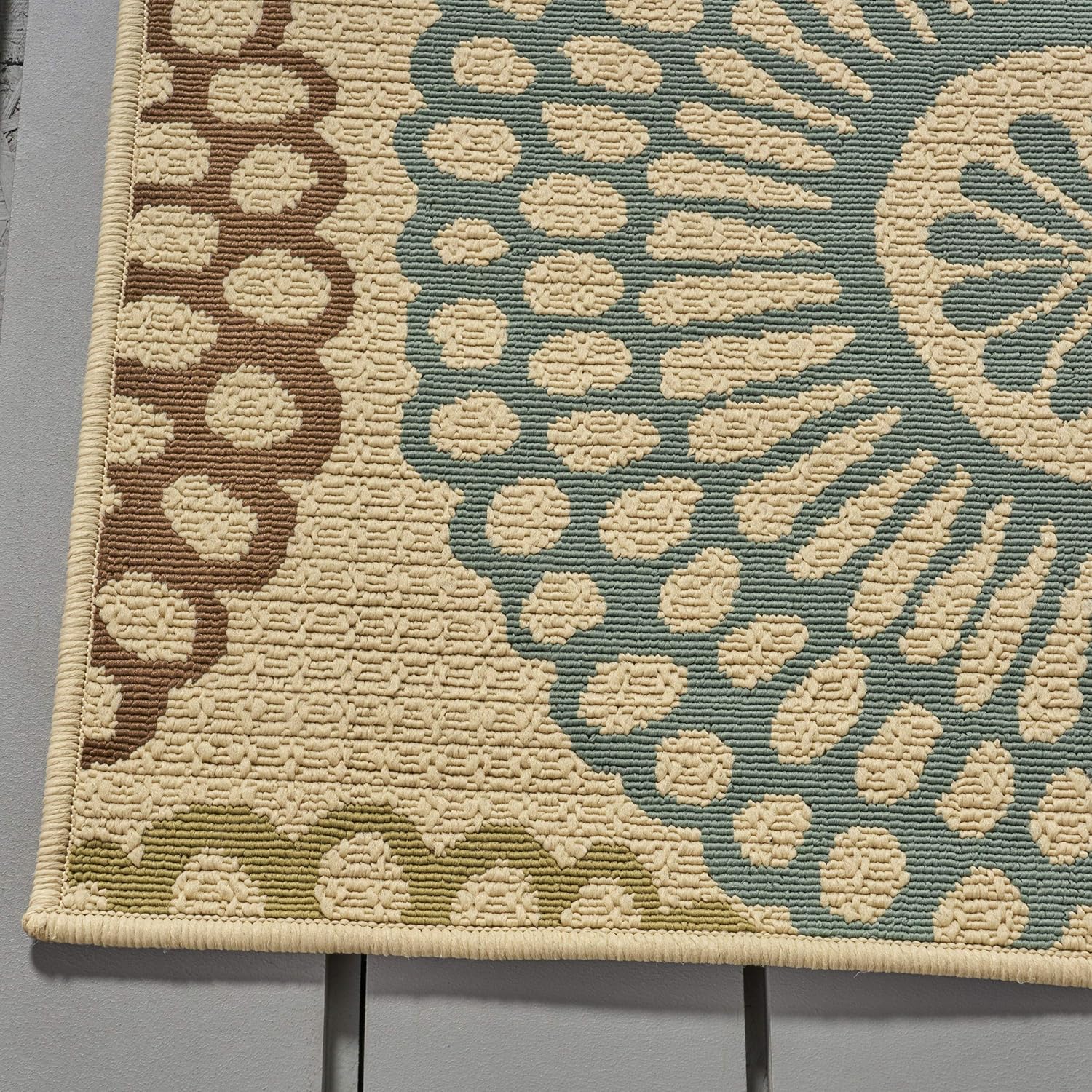 Christopher Knight Home Dahlia – Alfombra floral para exteriores de 5 x 8 pies, color beigeazul