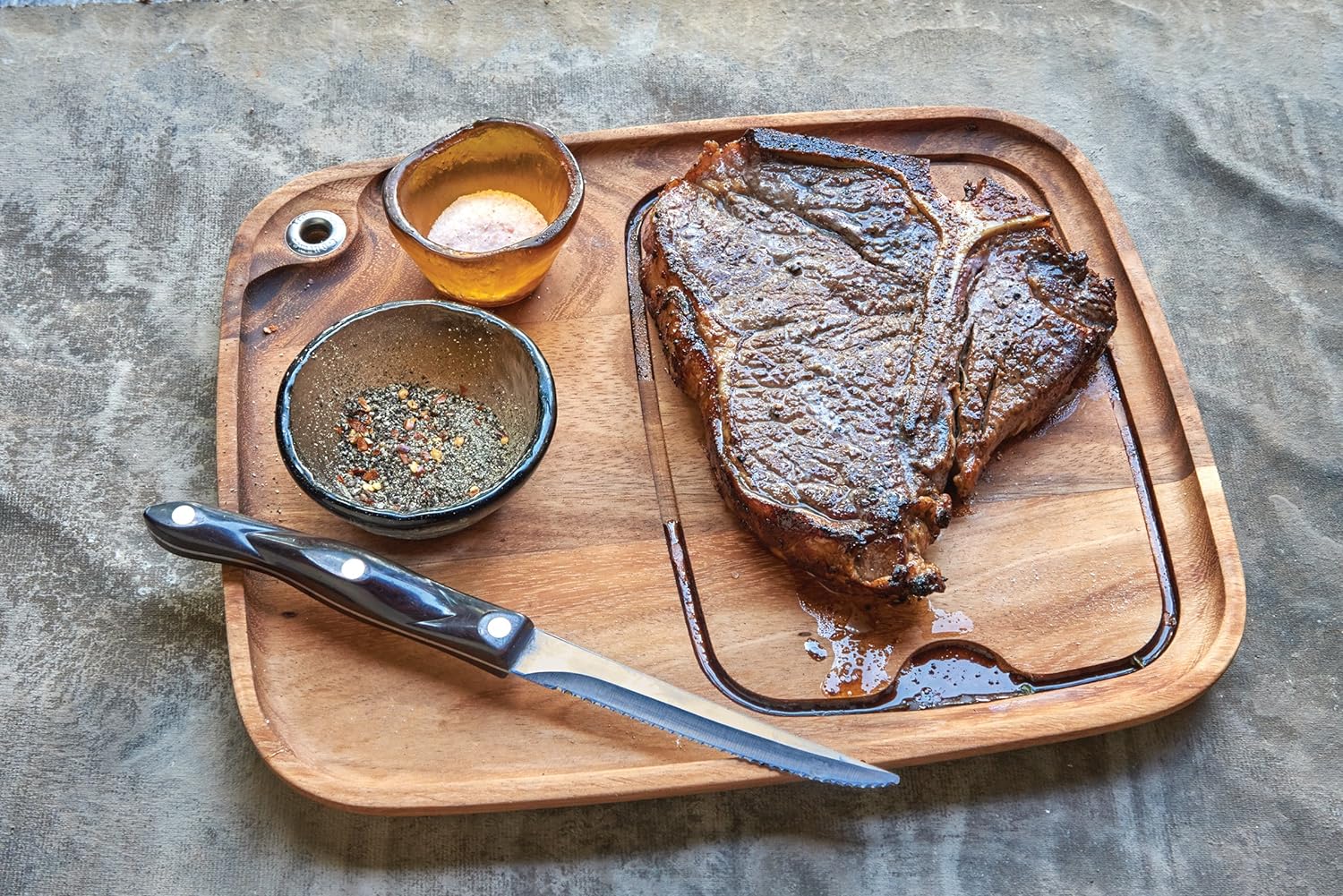 Ironwood Gourmet Fort Worth – Plato para carne con canal de jugo, madera de acacia 13 x 11 x 0.75 pulgadas y 28221 salero de los Apalaches, madera