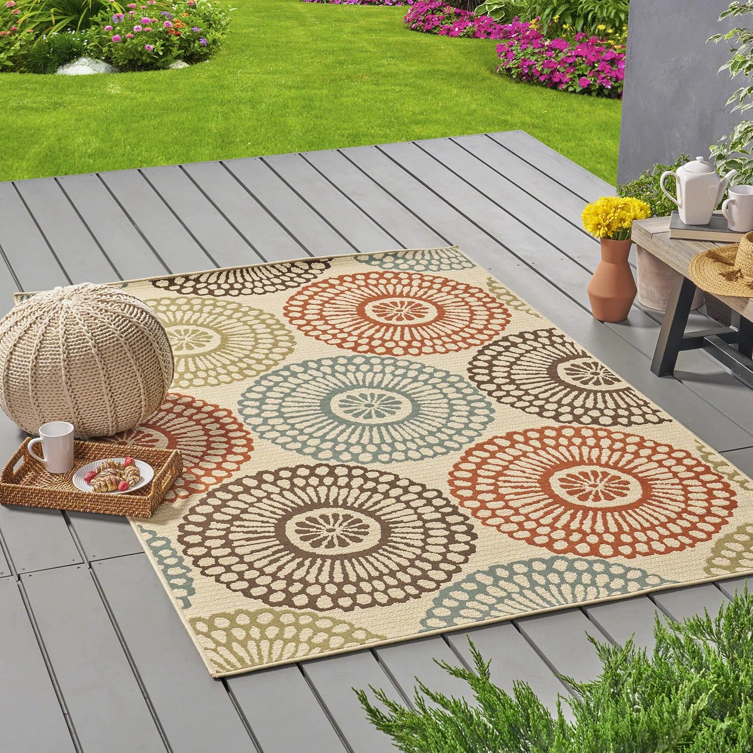 Christopher Knight Home Dahlia – Alfombra floral para exteriores de 5 x 8 pies, color beigeazul