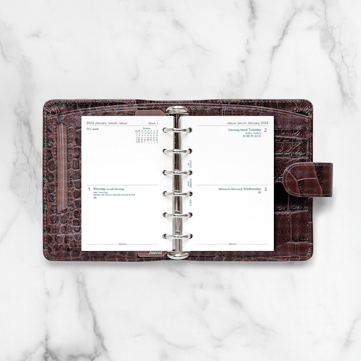 Filofax Recambio de diario de calendario, tamaño de bolsillo, dos días en una página, papel blanco, sin rayas, trilingüe, 2024 (C68223-24)