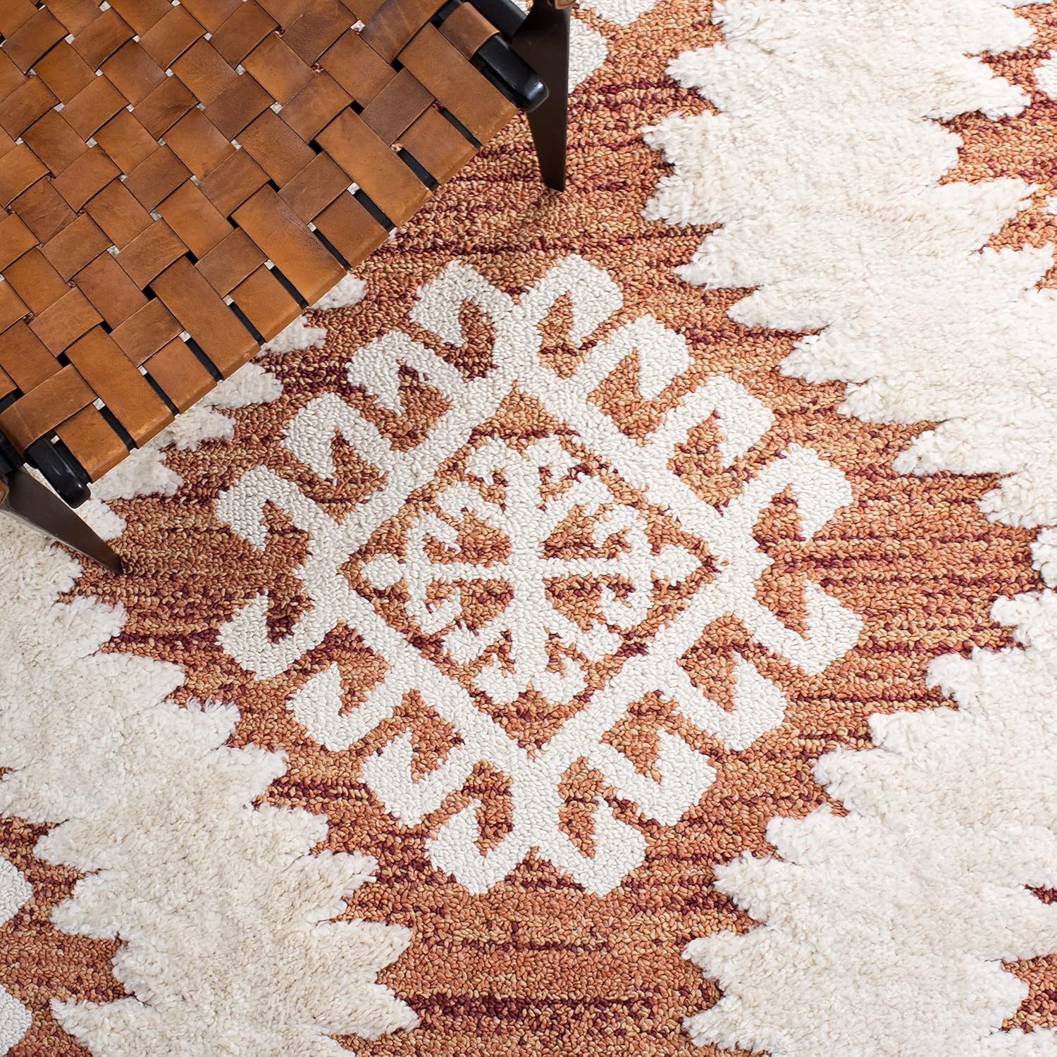 SAFAVIEH Tapete cuadrado marroquí con borlas, cuadrado de 4 pies, color naranja y marfil, diseño contemporáneo, ideal para zonas de alto tráfico en