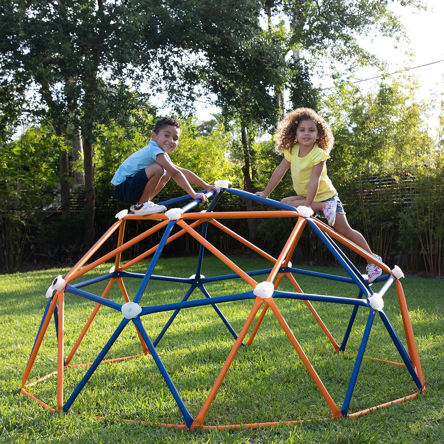 Big Sky Domo Climber Jungle Gym de varios tamaños para uso en exteriores o interiores con luces LED solares y agarres de escalada, perfecto para