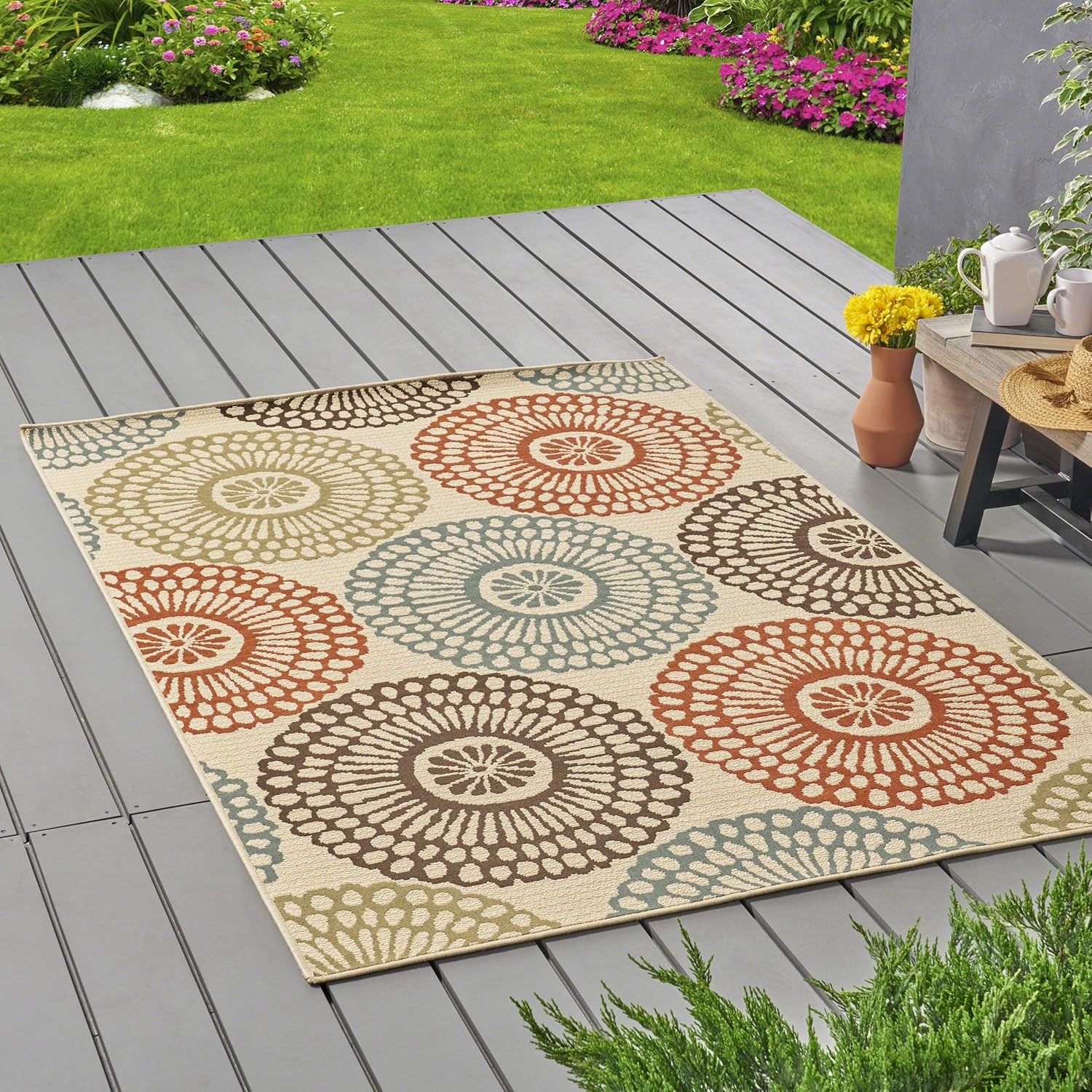 Christopher Knight Home Dahlia – Alfombra floral para exteriores de 5 x 8 pies, color beigeazul