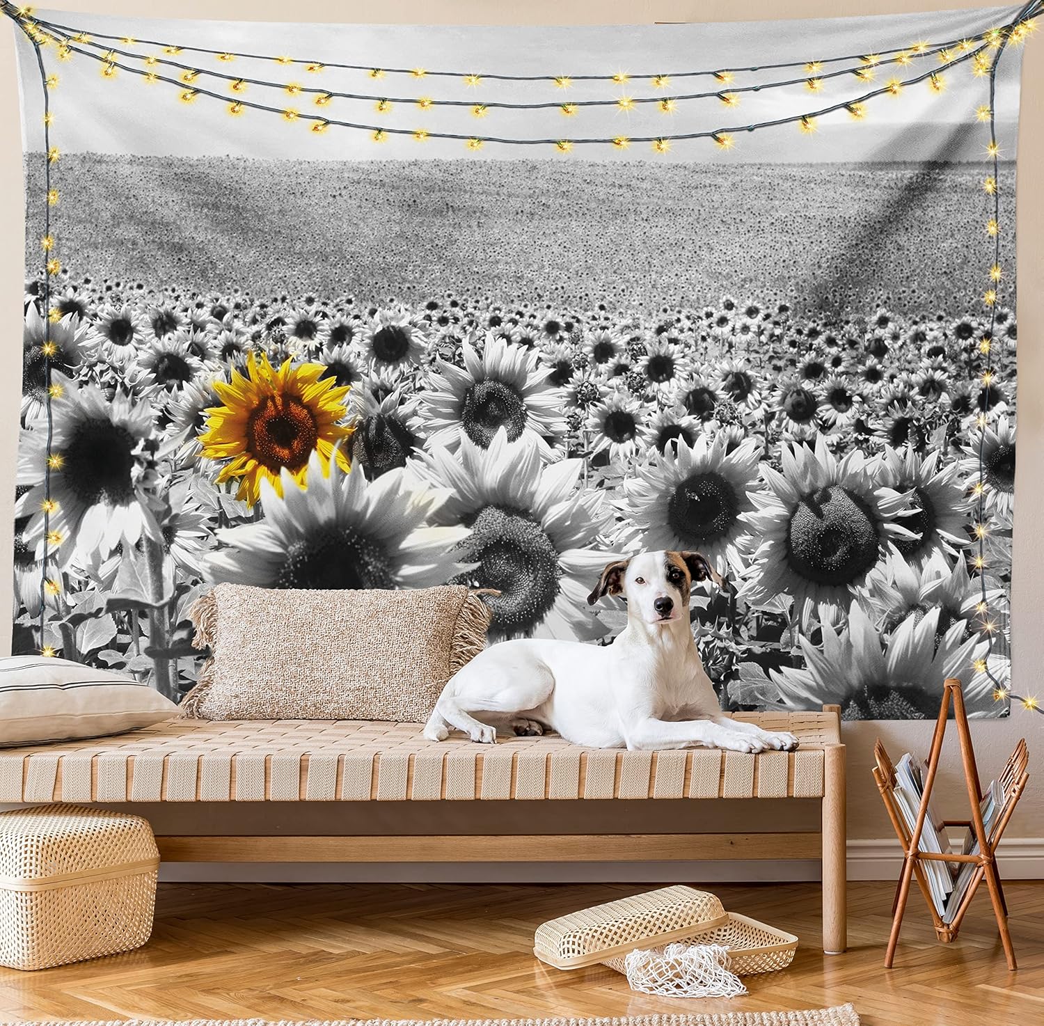 Lunarable Tapiz moderno, campo de girasol, blanco y negro, una sola flor amarilla, paisaje, individualidad, decoración de tela para colgar en la