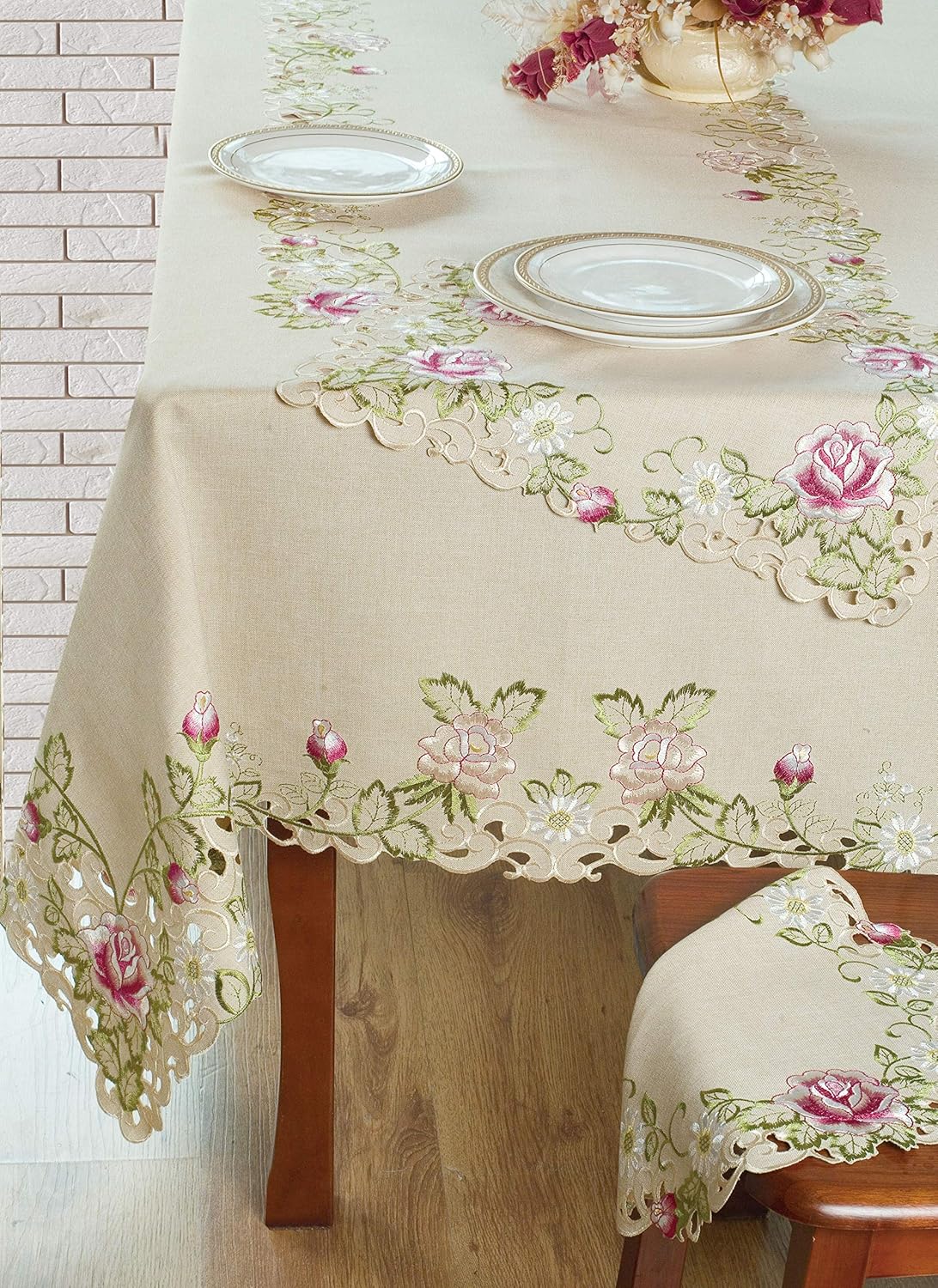 Camino de mesa beige  Pañuelo de encaje de lino bordado europeo  Perfecto para cocina, comedor, decoración del hogar, recepciones de boda  14 x 108