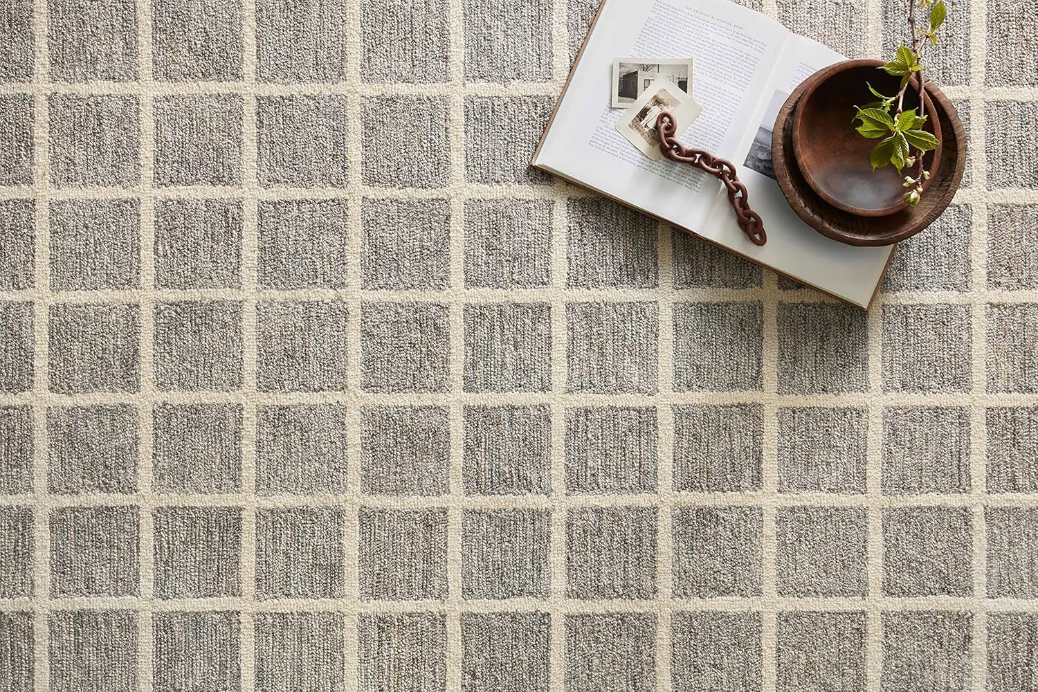 Chris Loves Julia x Loloi Polly Collection POL-05 – Alfombra decorativa color pizarramarfil de 2 pies 3 pulgadas x 3 pies 9 pulgadas