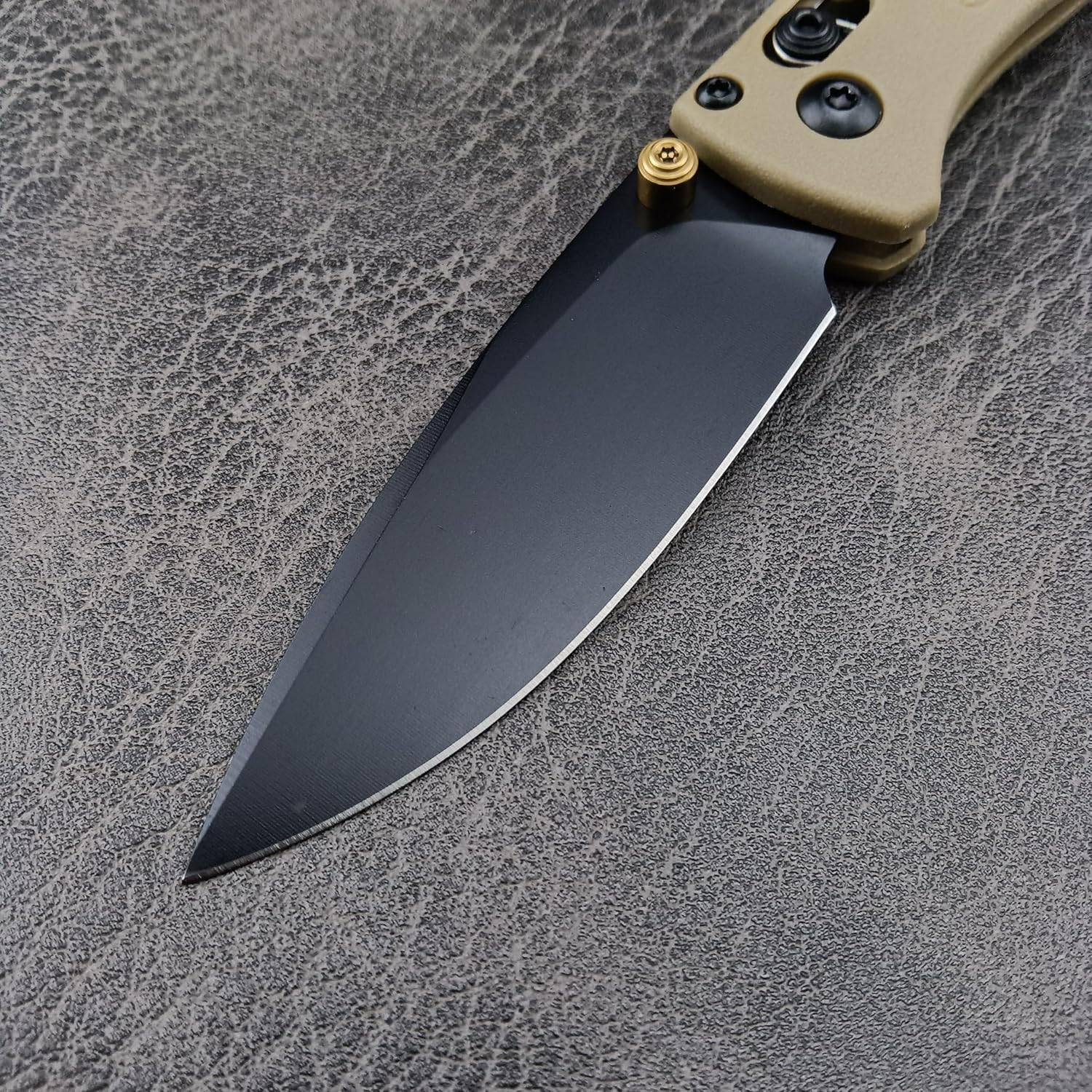 Cuchillo plegable Bugout 533 de 6.5 pulgadas, cuchillo de bolsillo con bloqueo de eje con hoja negra de acero 7Cr17Mov y mango de nailon reforzado