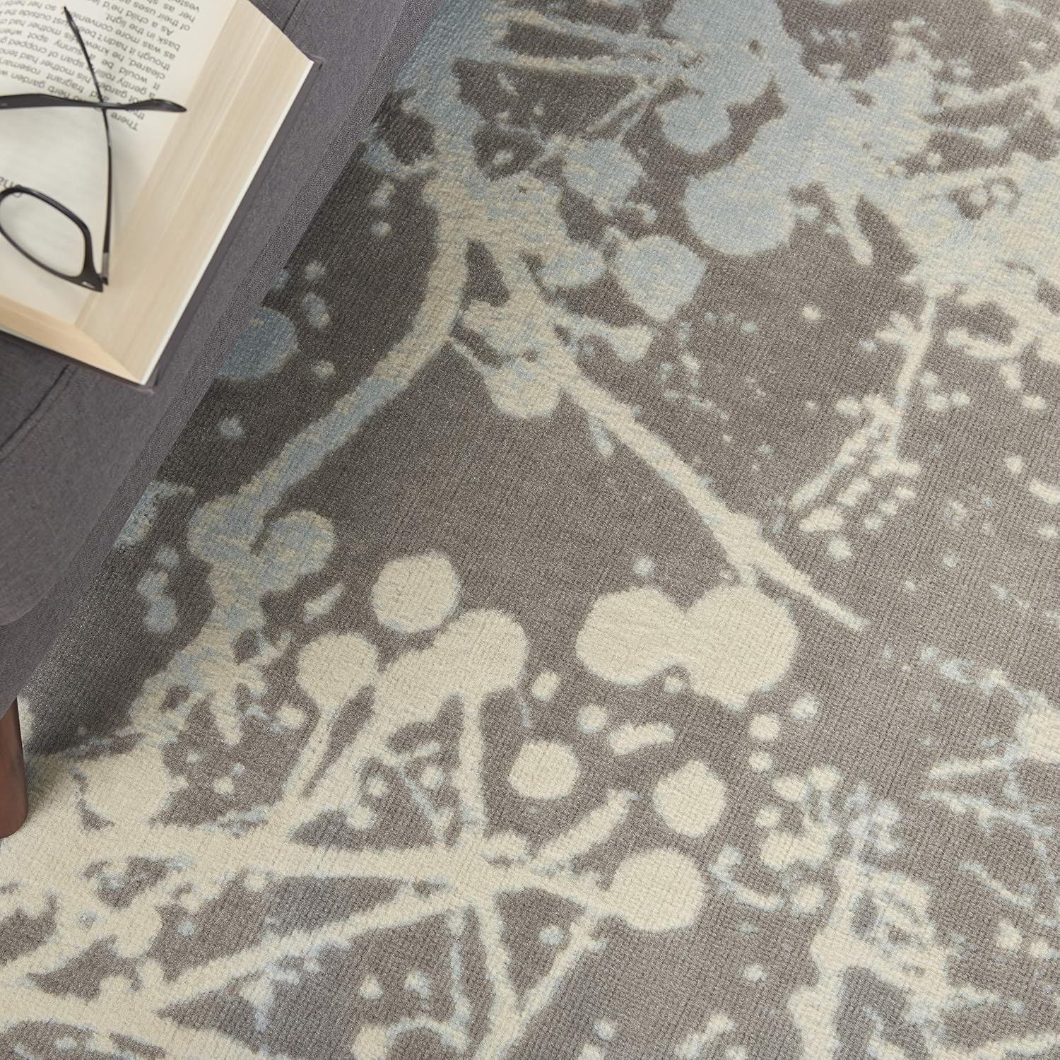 Nourison Jubilant – Alfombra gris abstracta de 4 x 6 pies, fácil de limpiar, no se desprende, dormitorio, sala de estar, comedor y cocina (4 x 6)