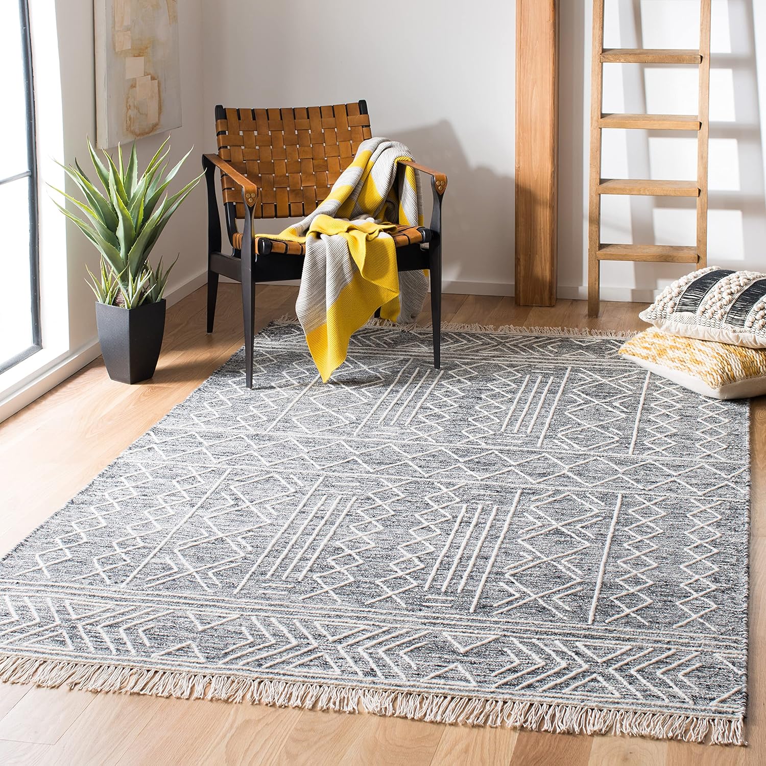 SAFAVIEH Kilim Collection – Alfombra de área de 5 x 8 pies, negro y marfil, lana marroquí con flecos, hecha a mano, ideal para zonas de alto tráfico