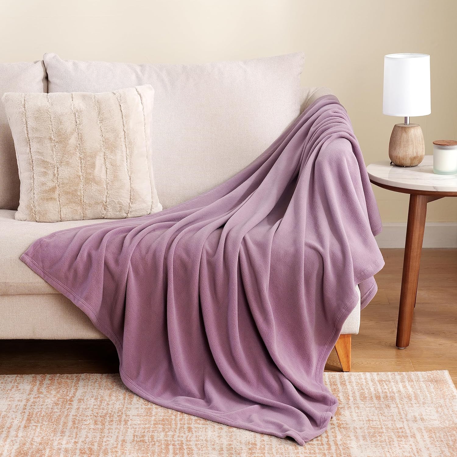 Berkshire Blanket Manta de microforro polar para cama, color morado lavanda, ligera, suave y transpirable, manta de microforro polar para viajes,