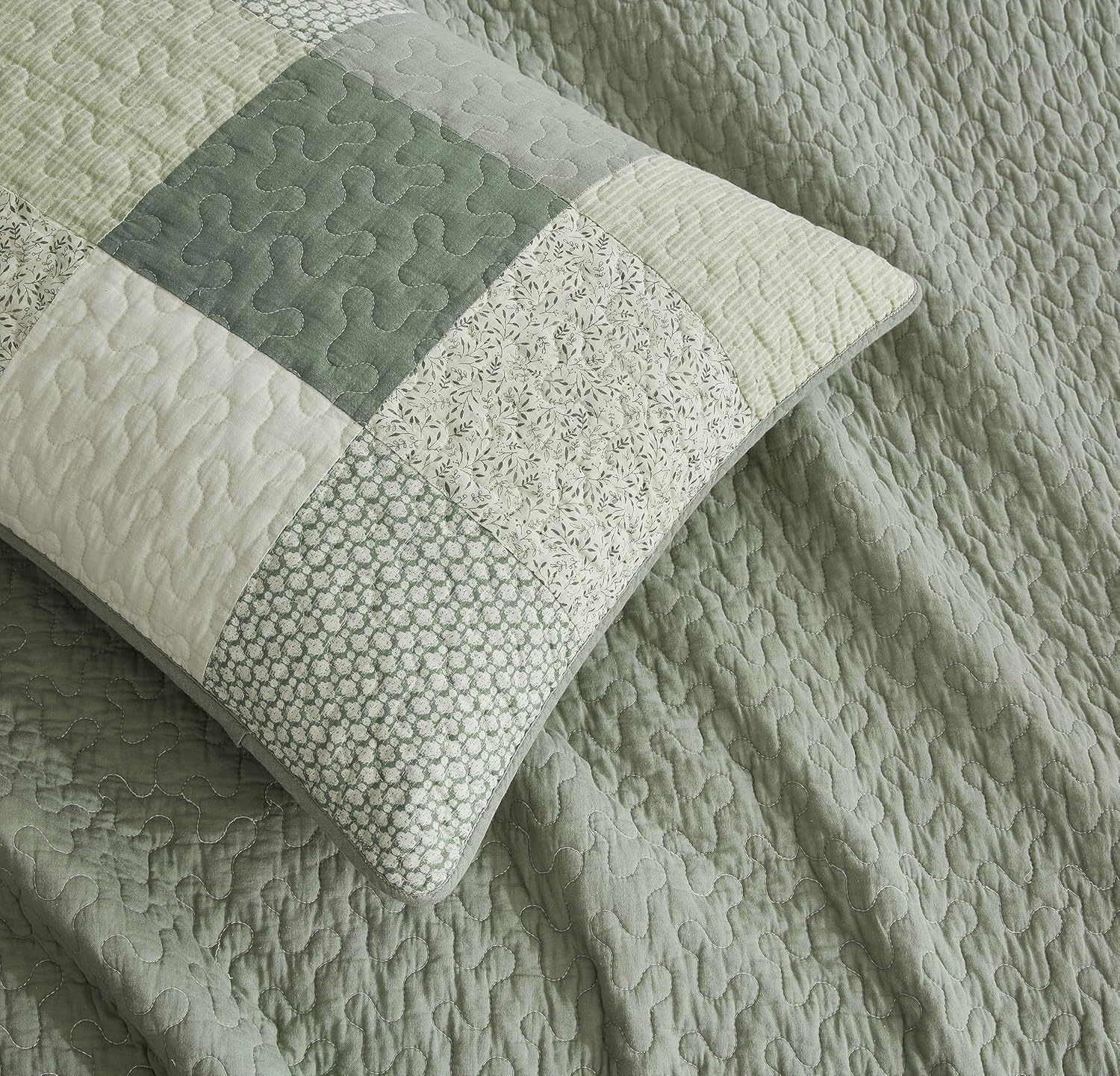 Chezmoi Collection Orna – Juego de edredón elegante de 2 piezas, colcha de parches florales verdes, colcha reversible ligera de algodón prelavado,
