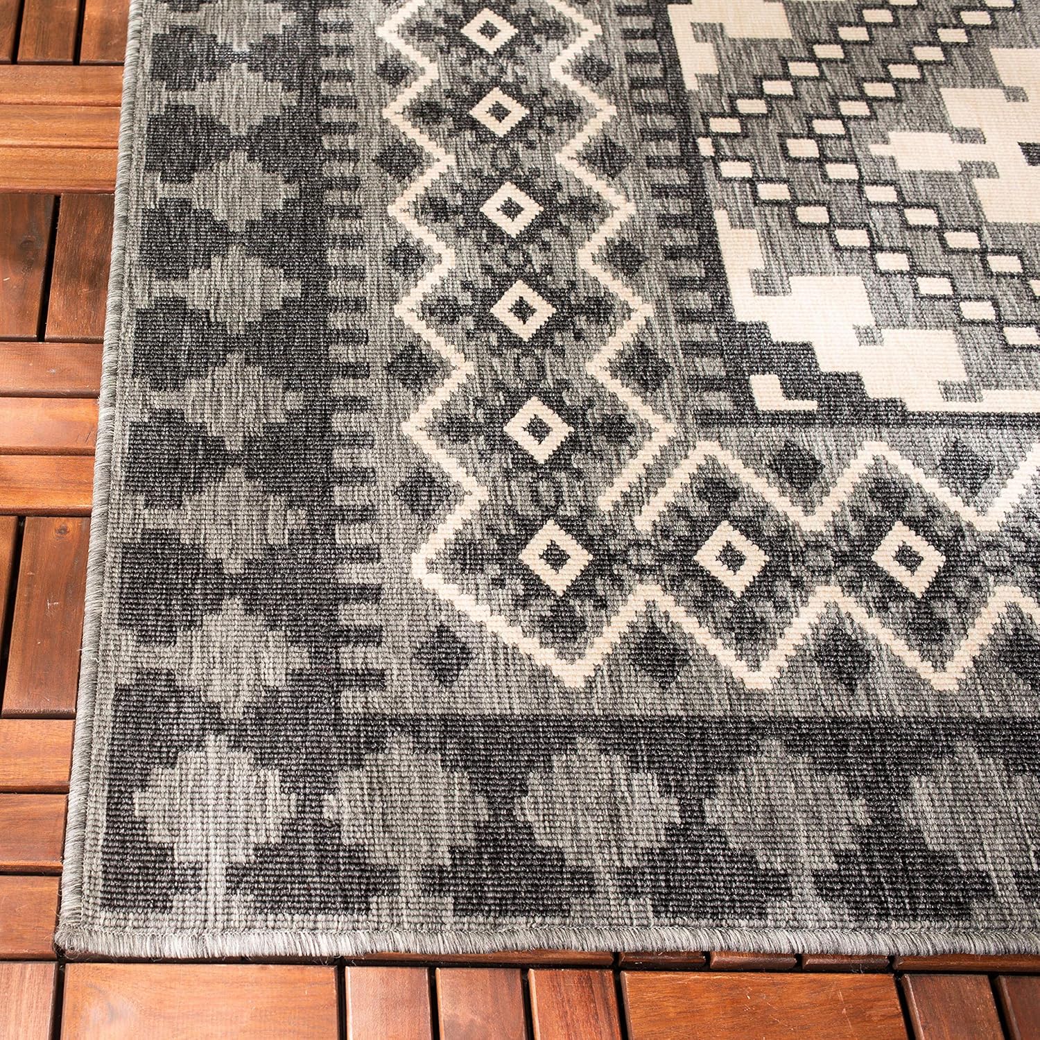 Safavieh Veranda Collection – Alfombra VER099-0334 para interior y exterior de 2 pies x 3 pies y 7 pulgadas, Polipropileno, carbón, marfil