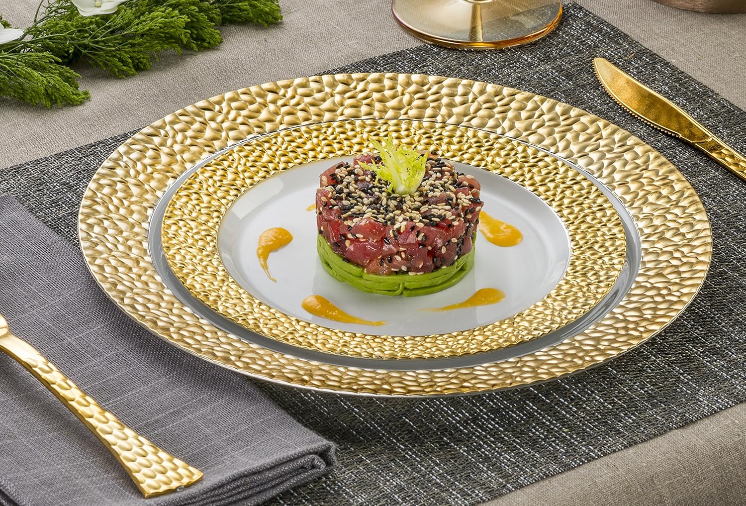 Laura Stein – 16 platos de 7 pulgadas – Vajilla de diseñador de plástico pesado de alta calidad, platos de ensalada con borde dorado, plato de