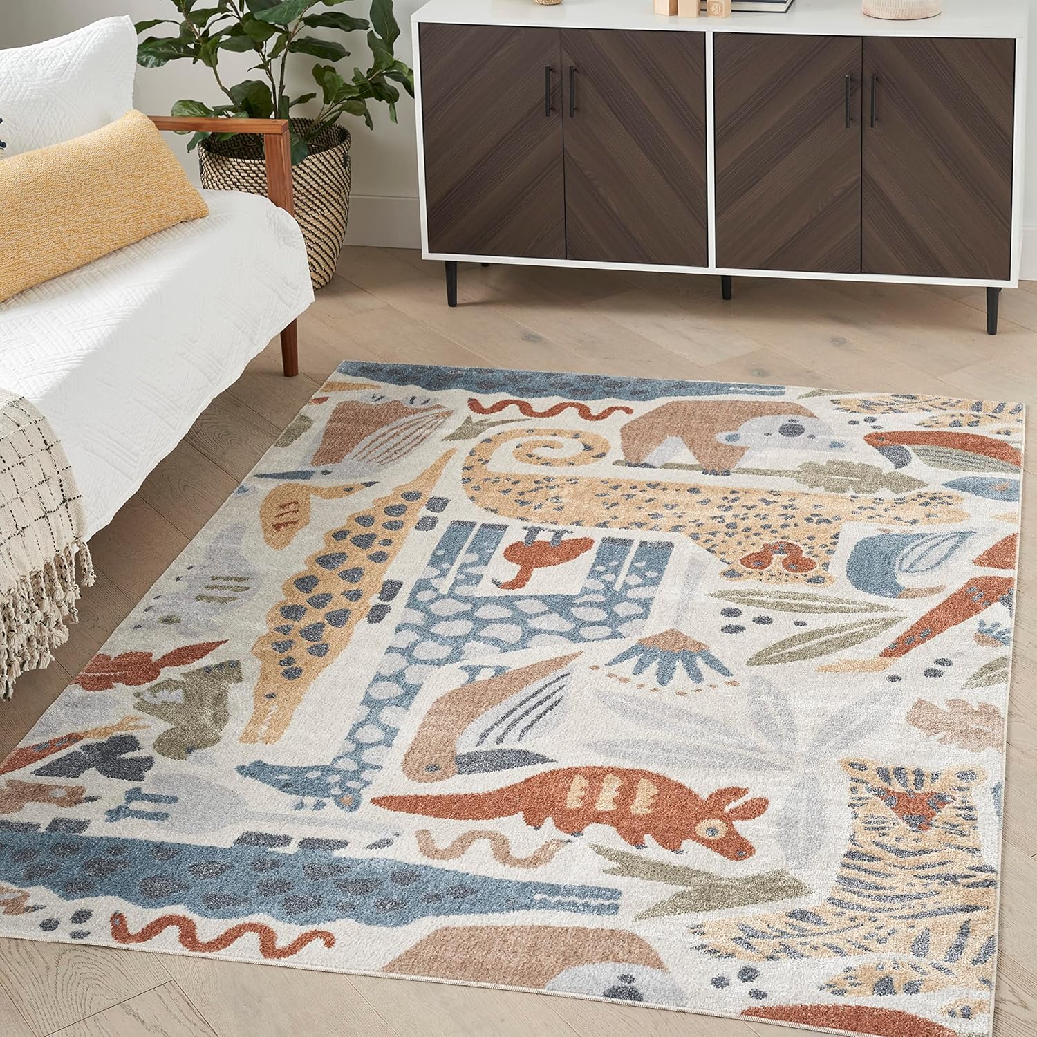 Nourison Astra – Alfombra lavable a máquina con diseño de animales marfil de 6 pies 7 pulgadas x 9 pies, fácil de limpiar, no se desprende,
