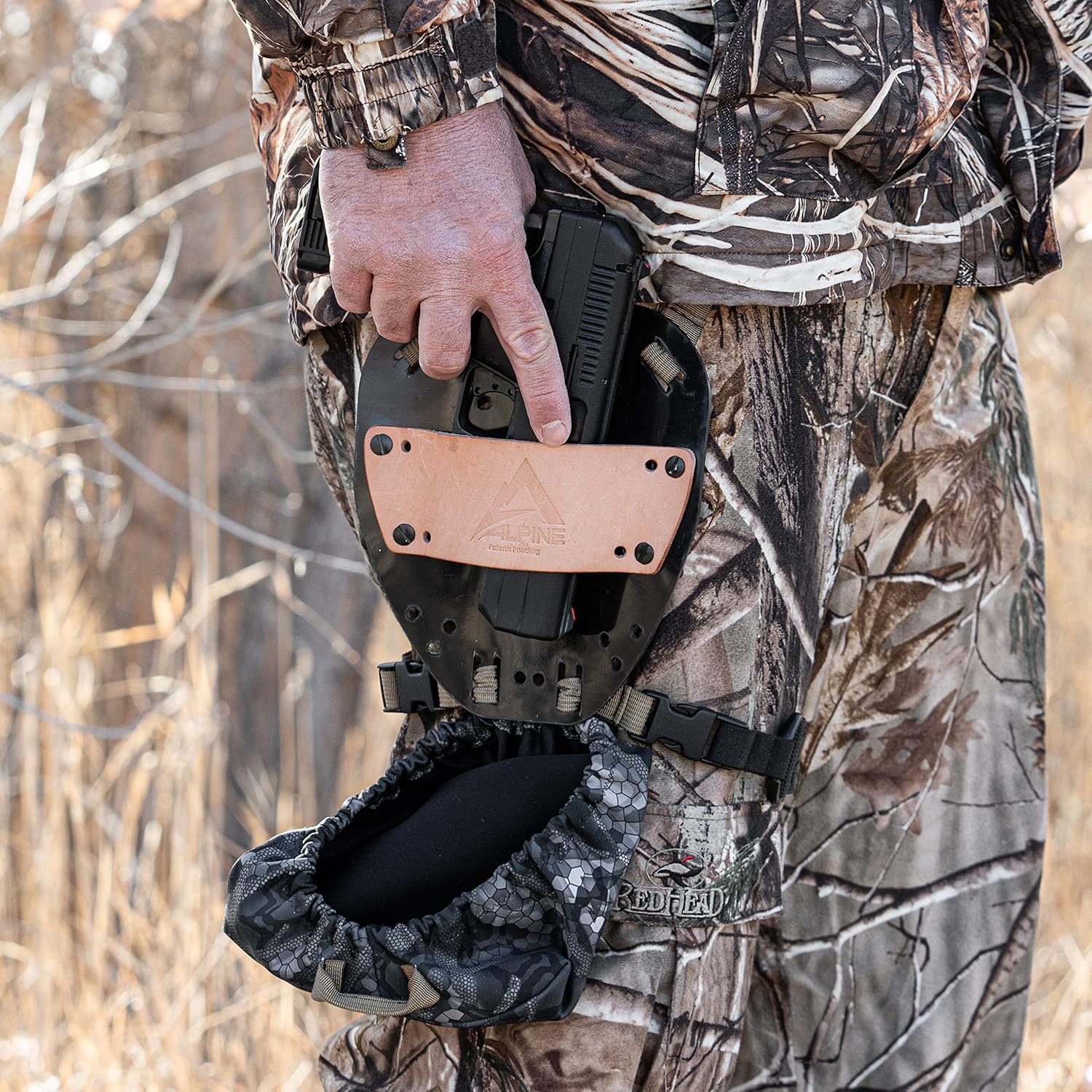 Slicker Funda universal para pistola con opciones de montaje en el pecho y las piernas que ocultan y protegerán