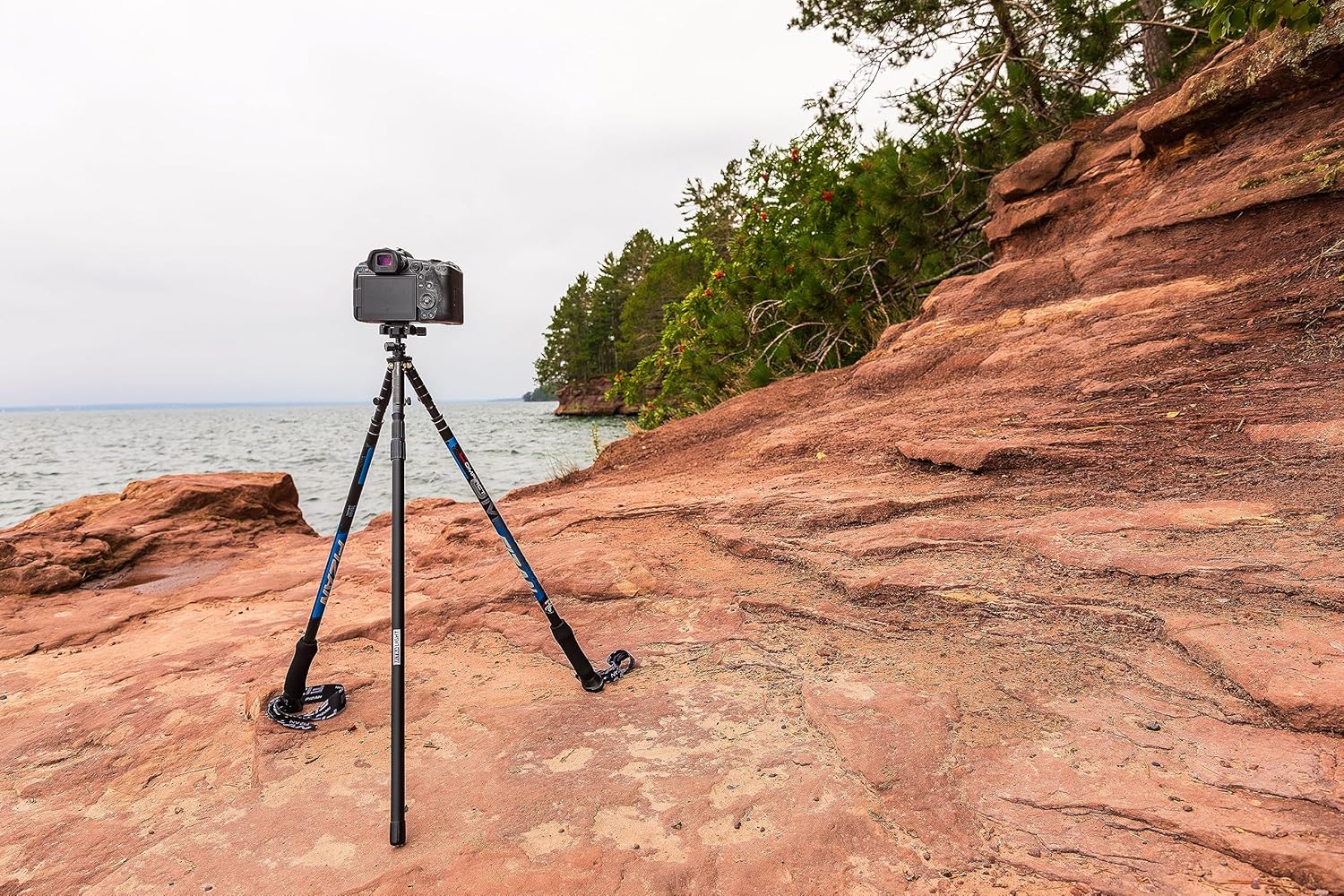 Ultralight Trípode de bastón de trekking de 48 pulgadas8 onzas  El taburete ULTripod  Convierte postes o ramas de trekking en trípode de cámara