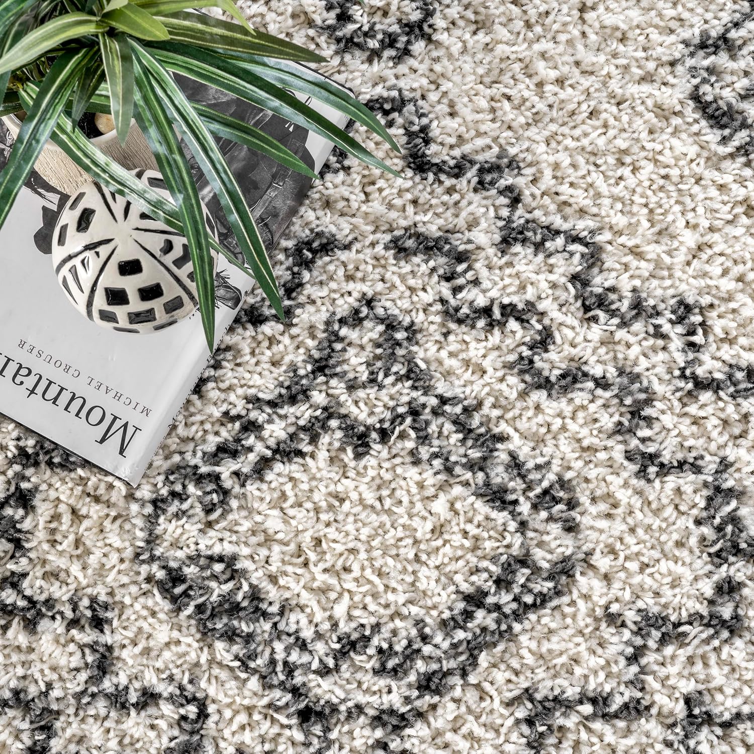 nuLOOM Lacey – Alfombra geométrica marroquí de pelo largo, 9 x 12 pulgadas, color blanco roto