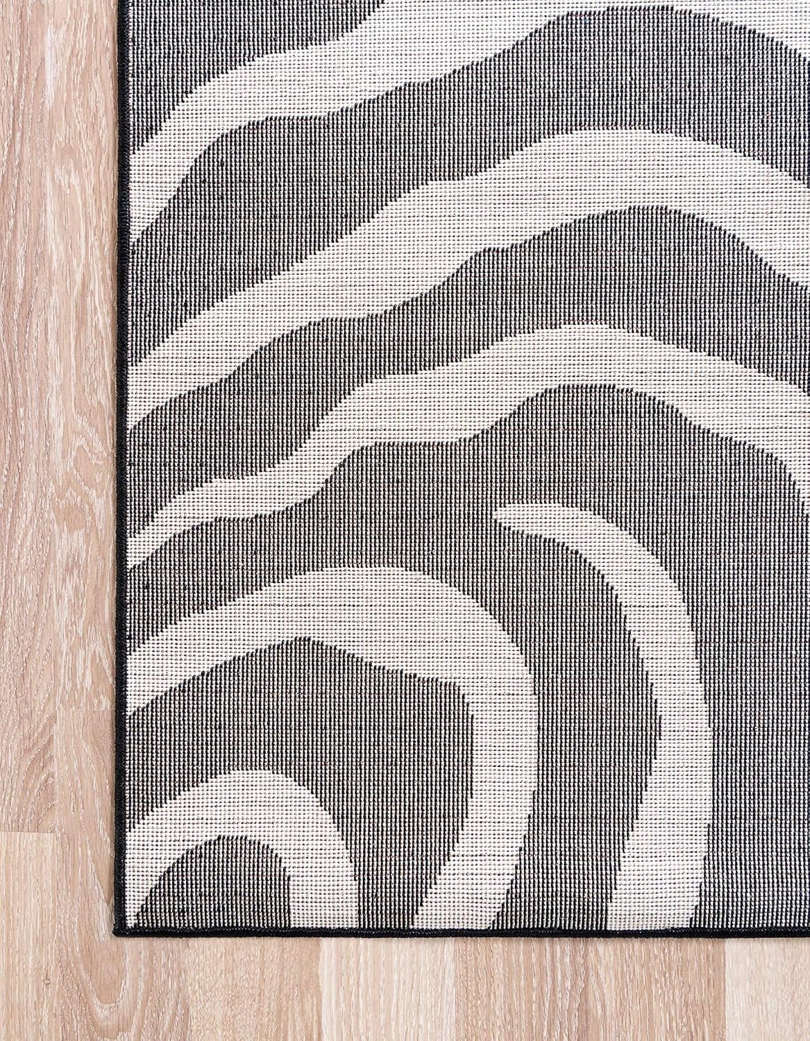 Unique Loom Wildlife Collection – Alfombra de área Okapi (7′ 1″ x 10′ Rectángulo NegroCrema)
