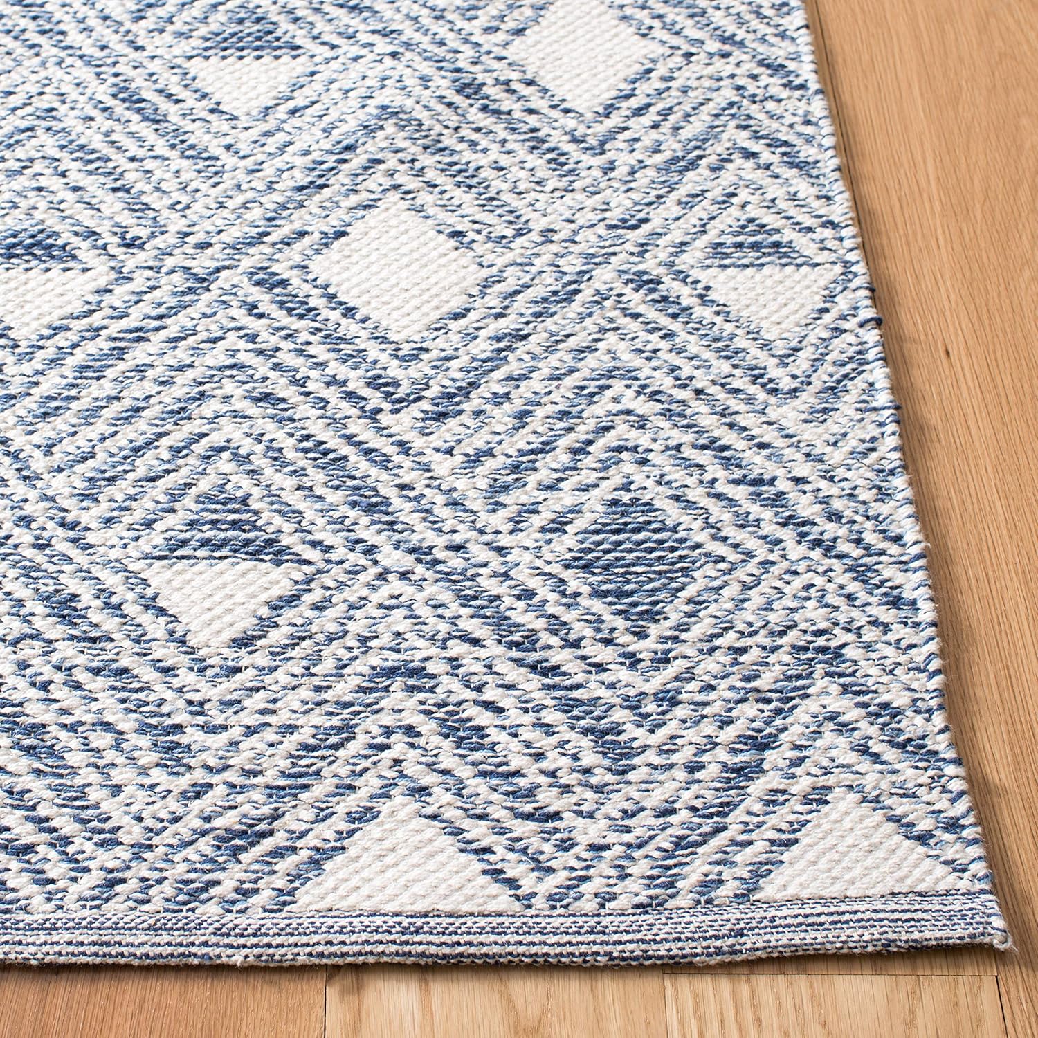 SAFAVIEH Colección Montauk – Alfombra de área de 5 x 8 pies, color azul marino y marfil, algodón hecho a mano, ideal para zonas de alto tráfico en
