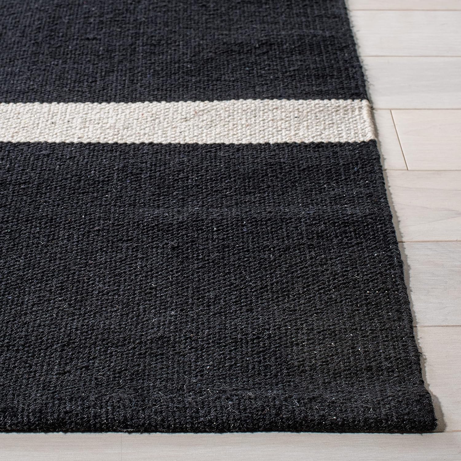 SAFAVIEH Montauk Collection – Alfombra de área de 9 x 12 pies, color negro y marfil, tejido plano bohemio hecho a mano de algodón a rayas modernas,