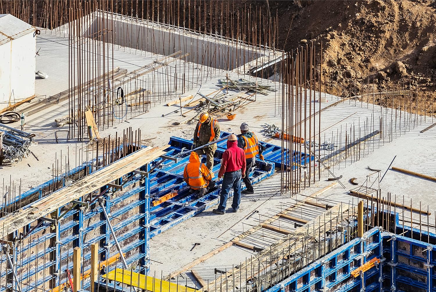 Sandbaggy Silla de plástico con barras de refuerzo, se adapta a barras de refuerzo #3 a #5, construcción resistente, elección preferida para