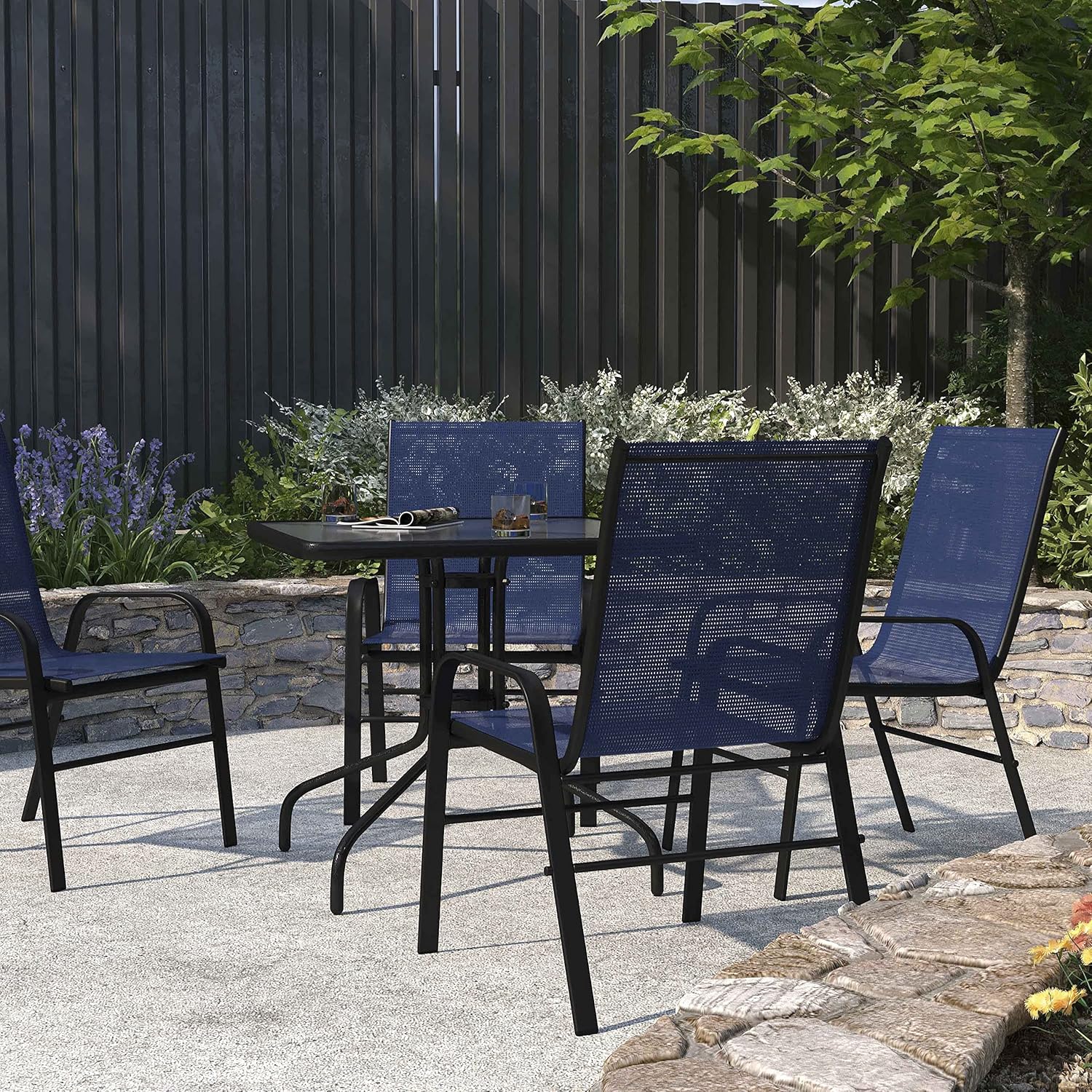 Merrick Lane Juego de 4 sillas de patio de la serie Manado, material Flex Comfort color azul marino, marco de metal con recubrimiento en polvo,