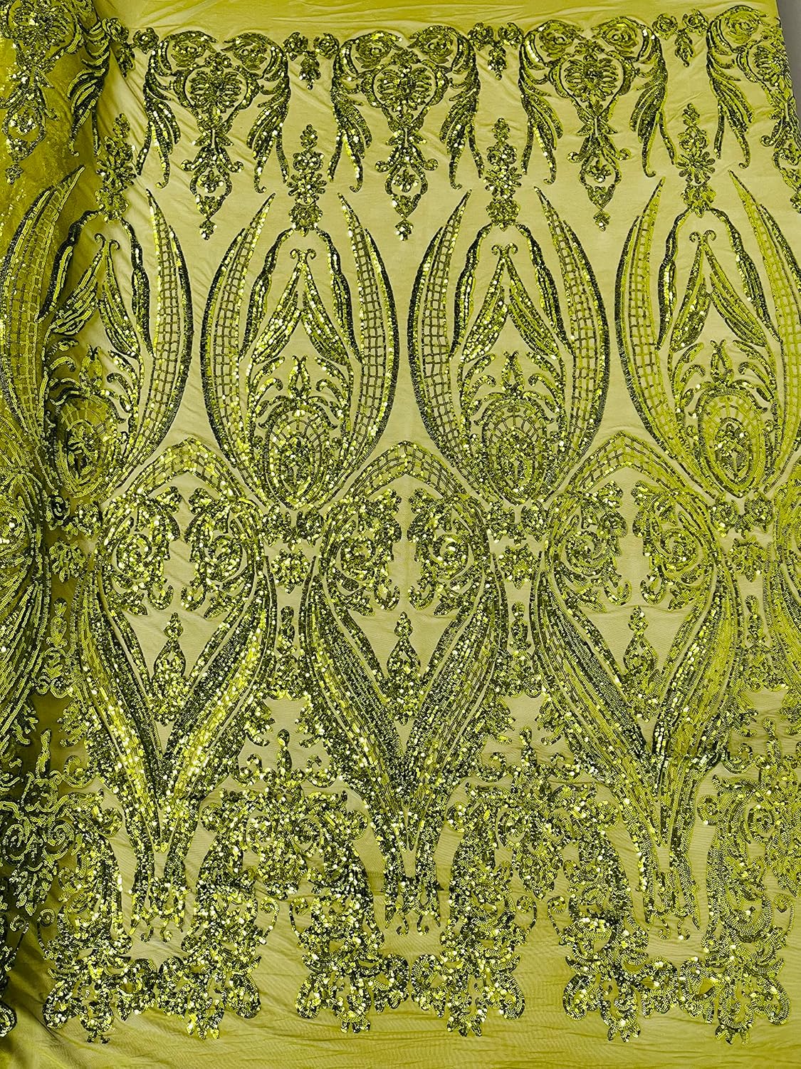 New Creations Fabric & Foam Inc, Diseño de damasco imperio con lentejuelas bordadas en una tela de malla elástica de 4 vías (1 yarda, verde oliva)