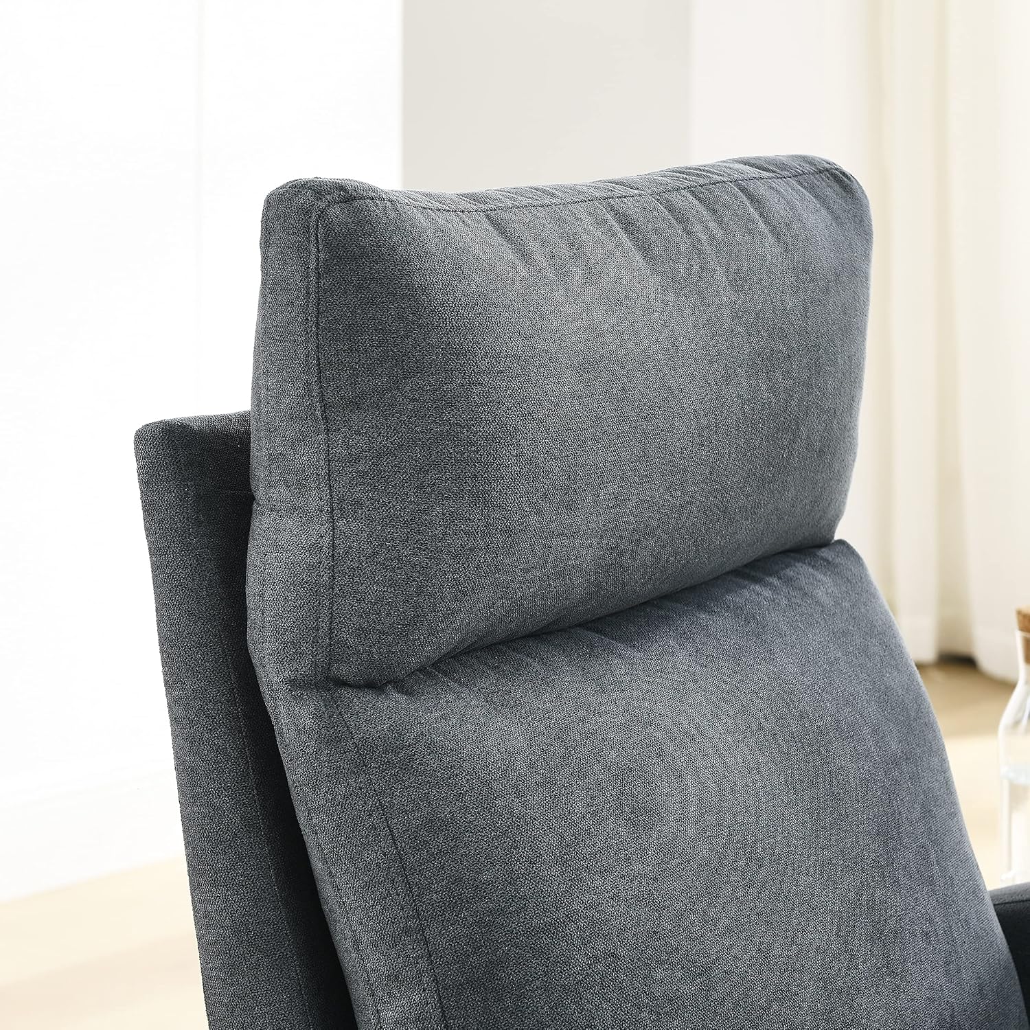 27.6 pulgadas de ancho, moderno acento mecedor, tapizado para habitación del bebé con respaldo alto y reposabrazos, cómodo sillón con dos bolsillos