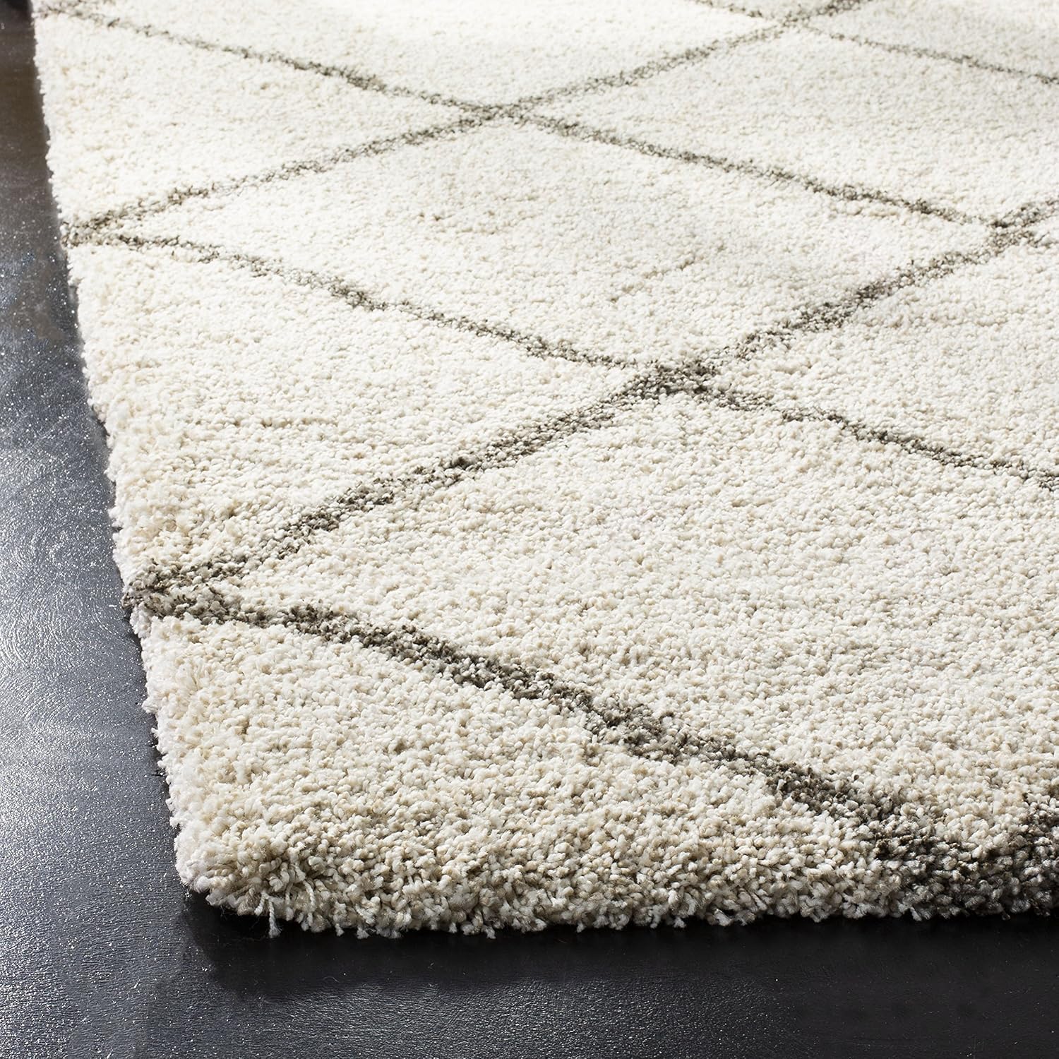 SAFAVIEH Colección Hudson Shag -Alfombra de pasillo, 2 pies 3 pulgadas x 14 pies, marfil y gris, diseño moderno de enrejado, no desprende pelusa y