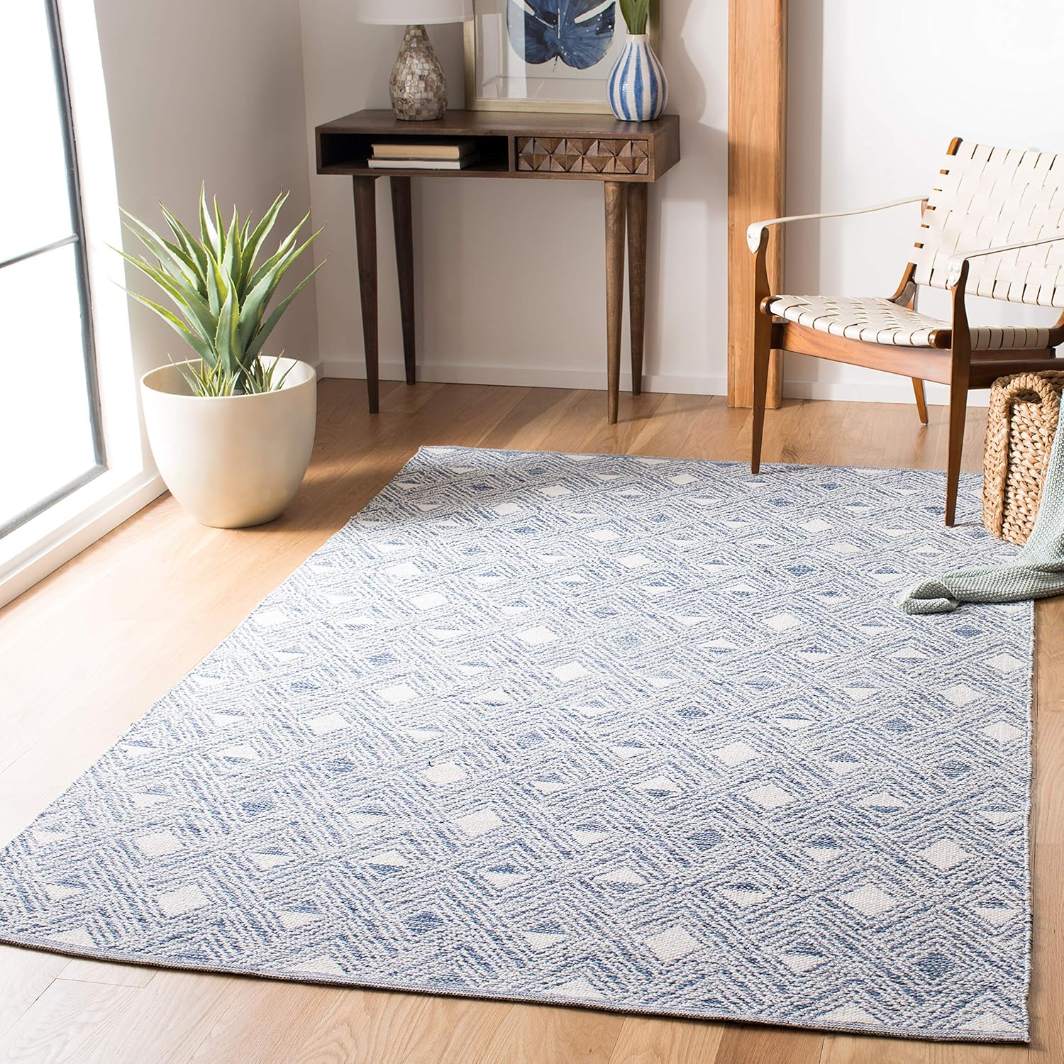 SAFAVIEH Colección Montauk – Alfombra de área de 5 x 8 pies, color azul marino y marfil, algodón hecho a mano, ideal para zonas de alto tráfico en